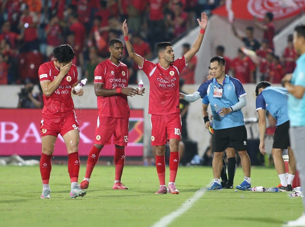 Sao U23 Việt Nam tỏa s&aacute;ng, CAHN lần đầu gi&agrave;nh Si&ecirc;u c&uacute;p Quốc gia- Ảnh 1.