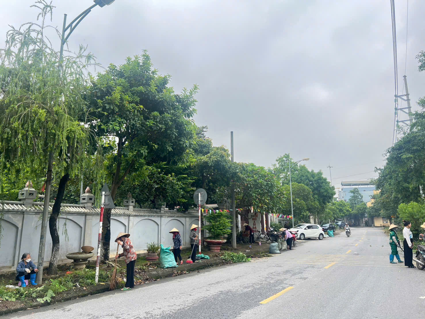 Xã vùng ven Thủ đô từ "điểm đen" rác thải đến rực rỡ đường hoa - Ảnh 12. Xã vùng ven Thủ đô từ "điểm đen" rác thải đến rực rỡ đường hoa - Ảnh 12.