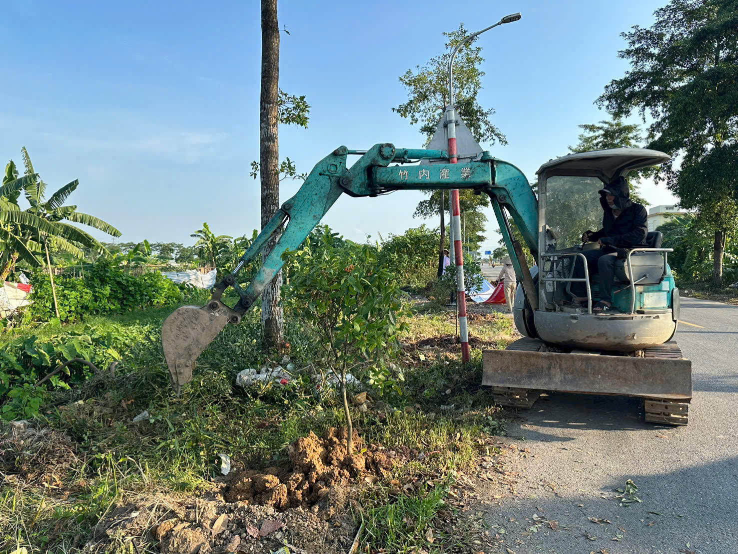 Xã vùng ven Thủ đô từ "điểm đen" rác thải đến rực rỡ đường hoa - Ảnh 20. Xã vùng ven Thủ đô từ "điểm đen" rác thải đến rực rỡ đường hoa - Ảnh 20.