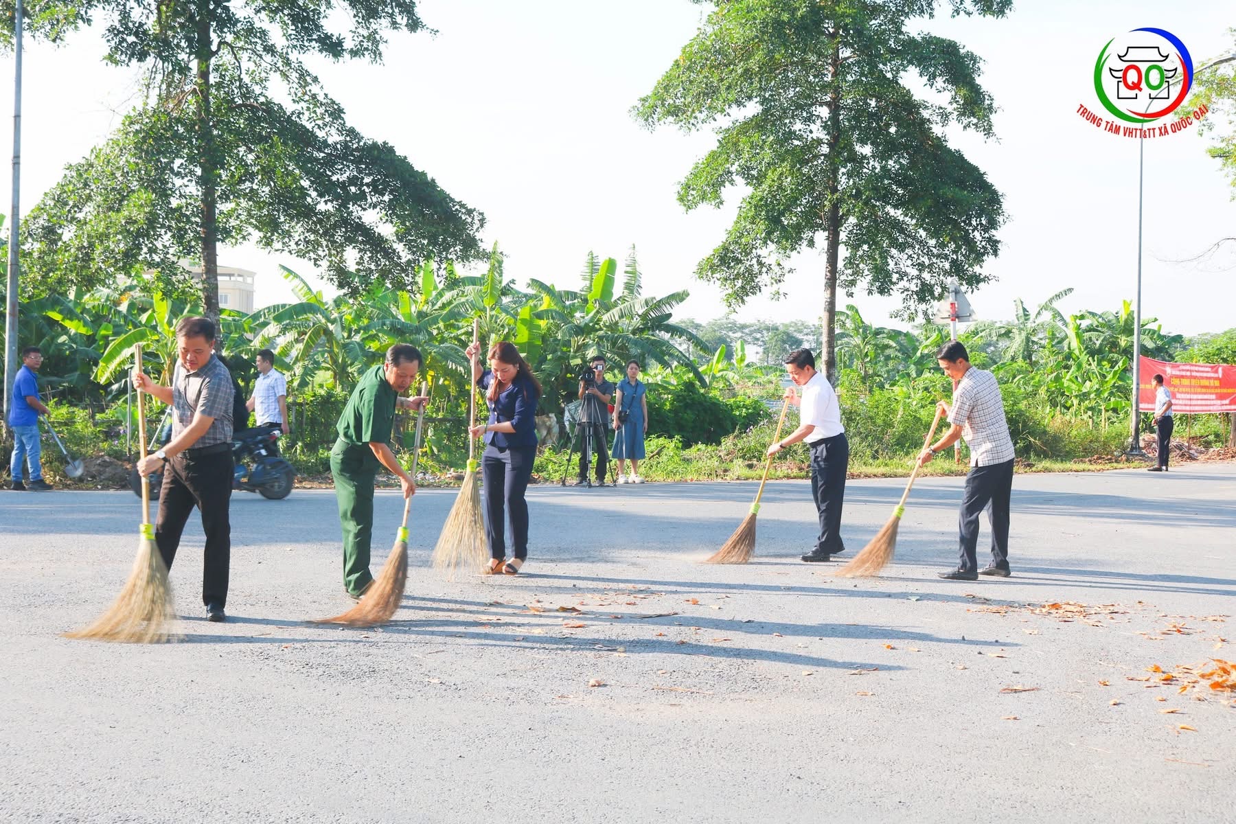 Xã vùng ven Thủ đô từ "điểm đen" rác thải đến rực rỡ đường hoa - Ảnh 23. Xã vùng ven Thủ đô từ "điểm đen" rác thải đến rực rỡ đường hoa - Ảnh 23.