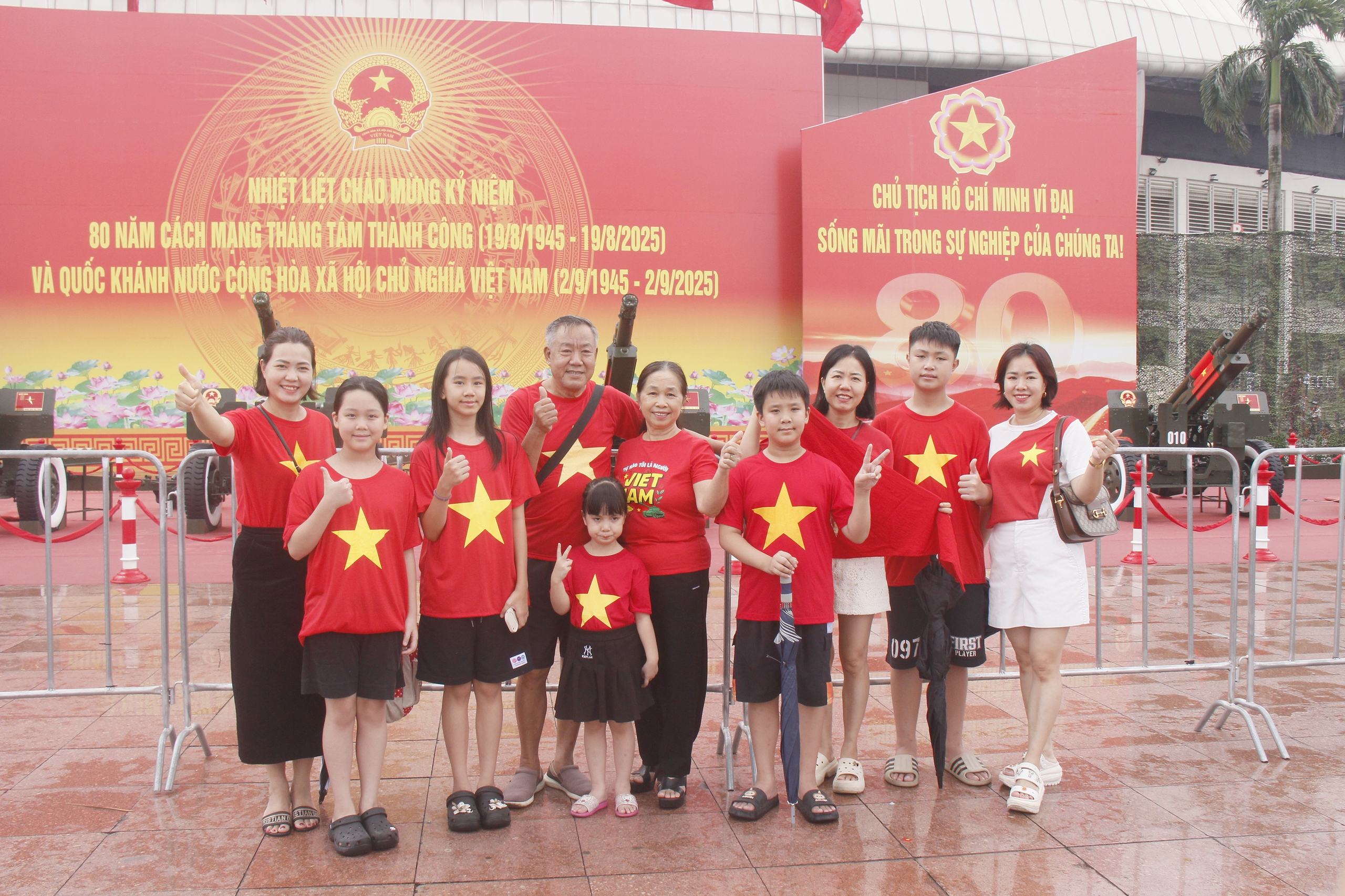 Người dân hào hứng check-in bên dàn pháo phục vụ đại lễ 80 năm Quốc khánh- Ảnh 3. Người dân hào hứng check-in bên dàn pháo phục vụ đại lễ 80 năm Quốc khánh- Ảnh 3.