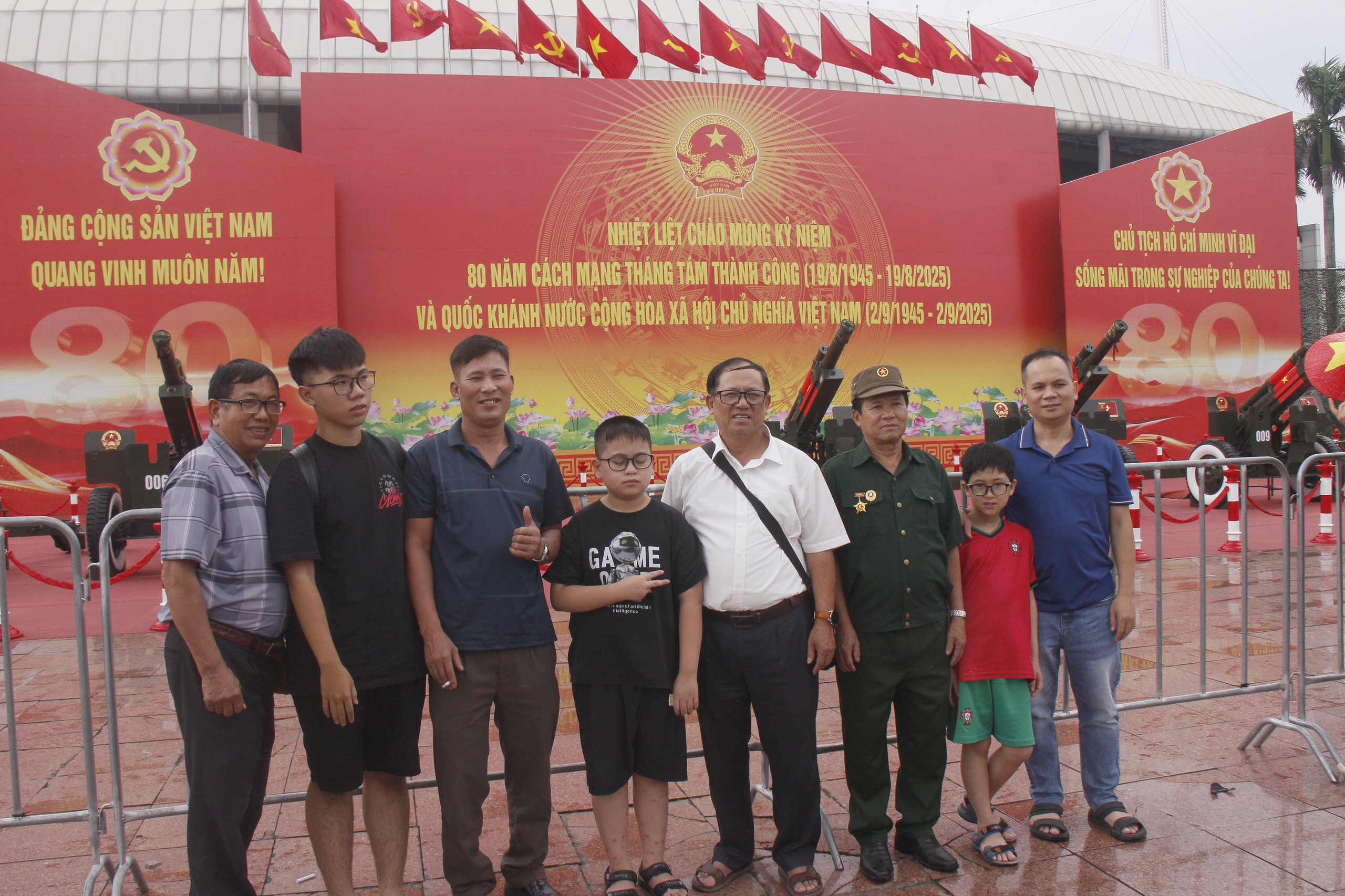 Người dân hào hứng check-in bên dàn pháo phục vụ đại lễ 80 năm Quốc khánh- Ảnh 4. Người dân hào hứng check-in bên dàn pháo phục vụ đại lễ 80 năm Quốc khánh- Ảnh 4.