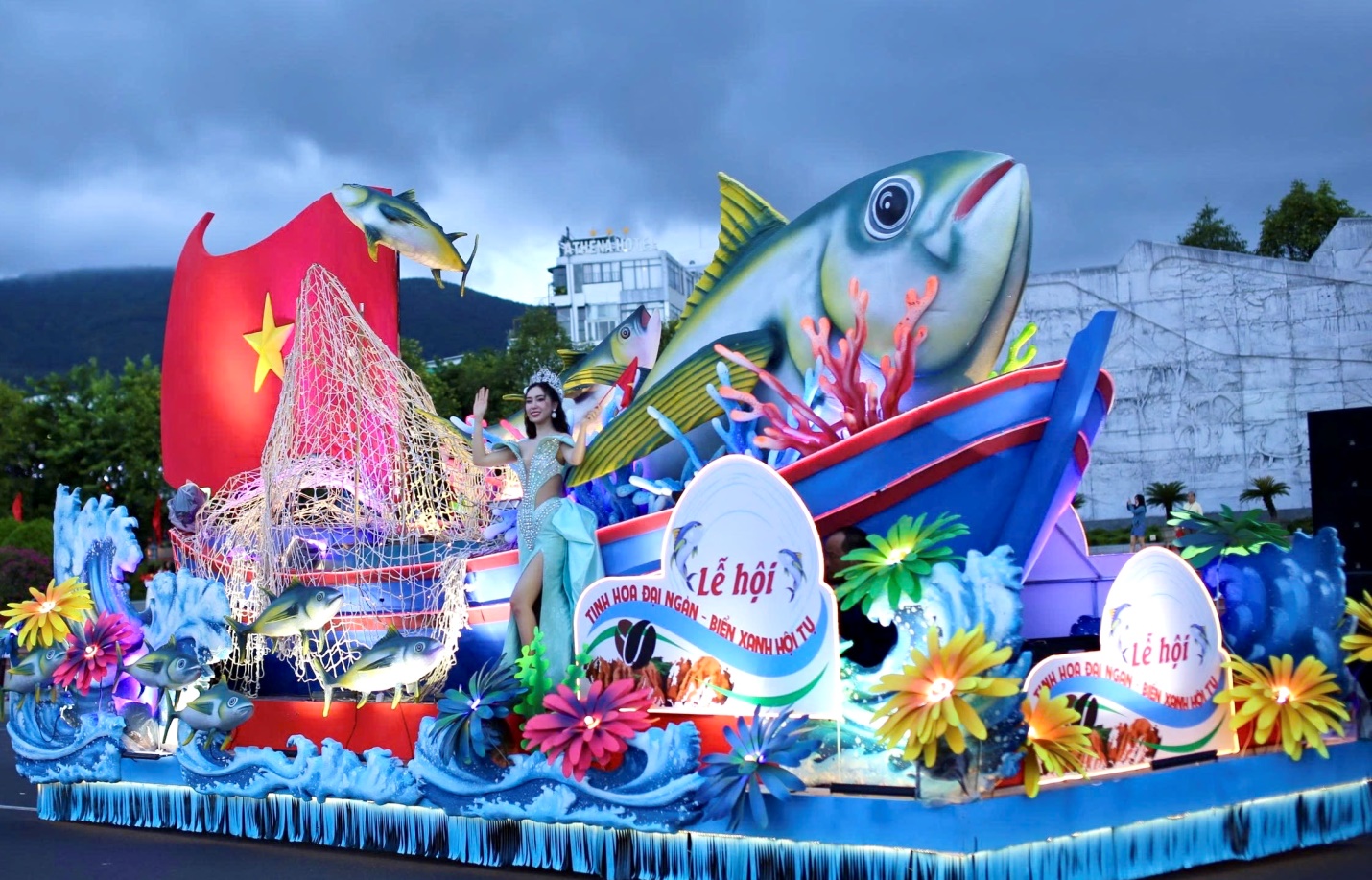 Dấu ấn đậm nét từ lễ hội văn hóa - du lịch “Tinh hoa đại ngàn - Biển xanh hội tụ”- Ảnh 6. Dấu ấn đậm nét từ lễ hội văn hóa - du lịch “Tinh hoa đại ngàn - Biển xanh hội tụ”- Ảnh 6.