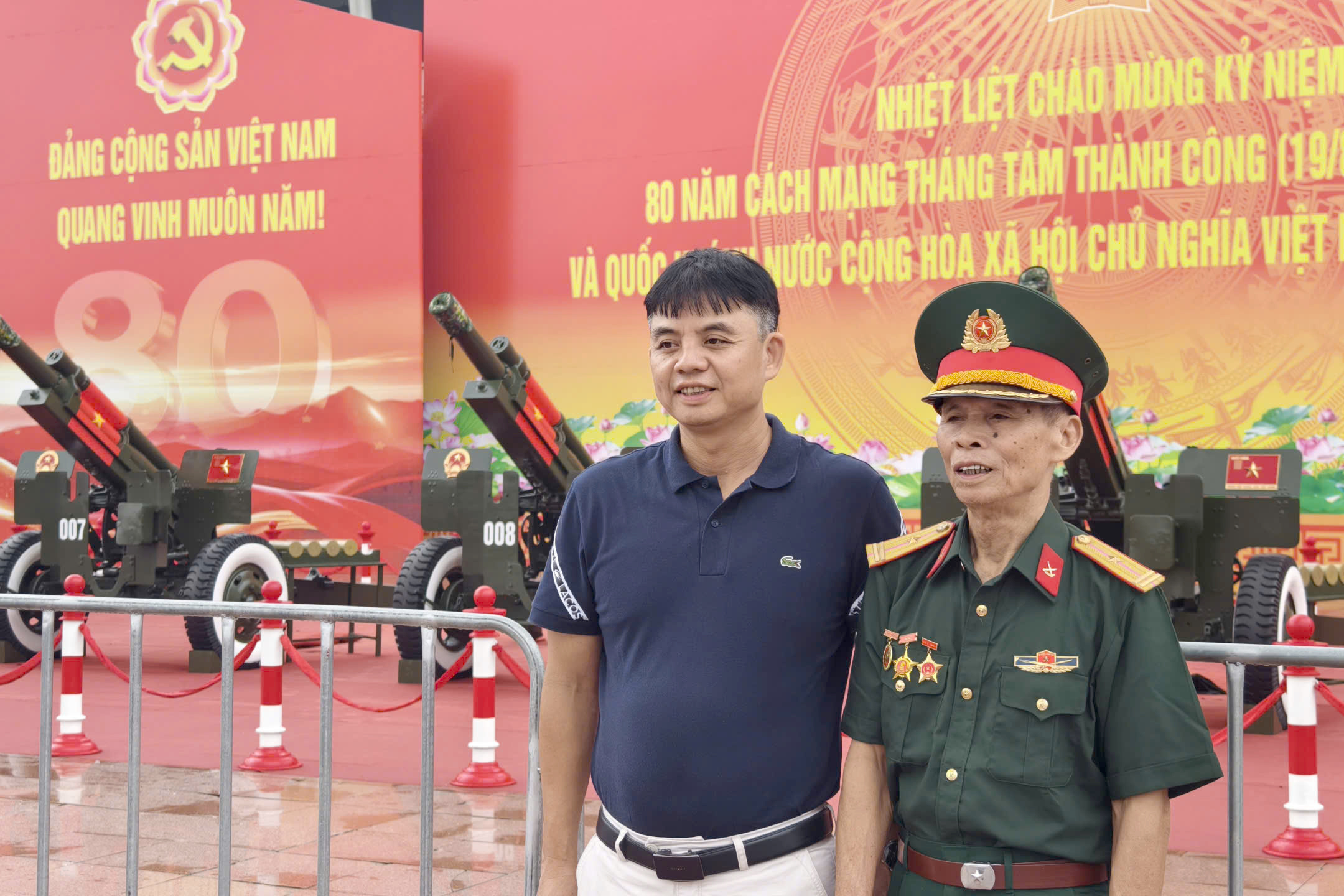 Người dân hào hứng check-in bên dàn pháo phục vụ đại lễ 80 năm Quốc khánh- Ảnh 5. Người dân hào hứng check-in bên dàn pháo phục vụ đại lễ 80 năm Quốc khánh- Ảnh 5.