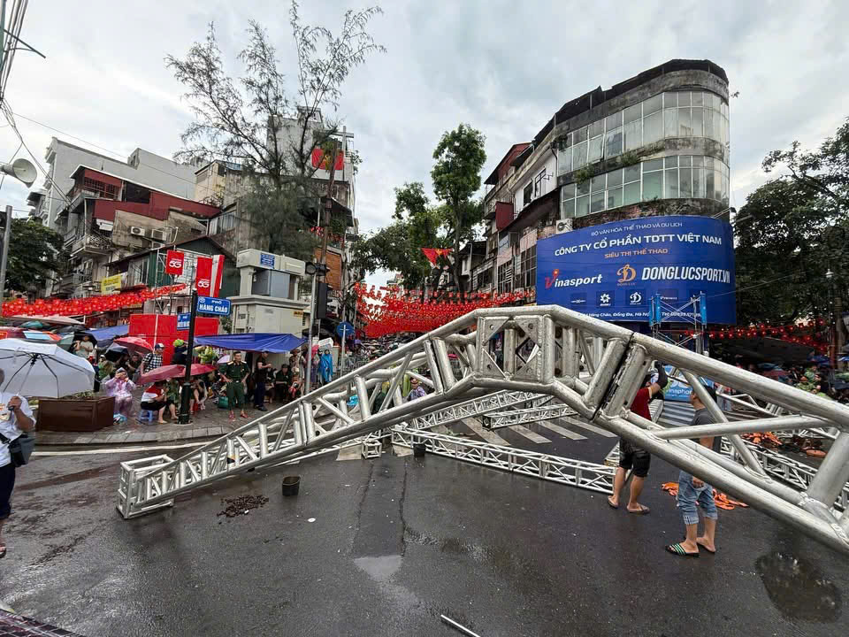 Cấp tốc bổ sung rạp che mưa nắng phục vụ cựu chiến binh xem diễu binh, diễu h&agrave;nh- Ảnh 8.