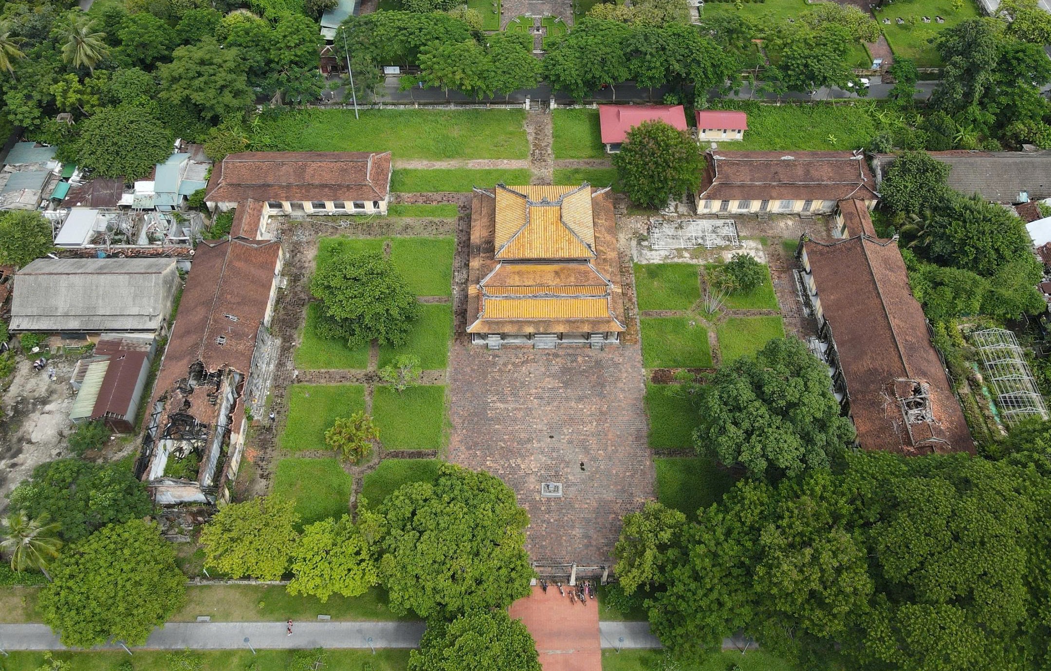 Huế: Cận cảnh di t&iacute;ch Quốc Tử Gi&aacute;m trước ng&agrave;y được tr&ugrave;ng tu- Ảnh 1.