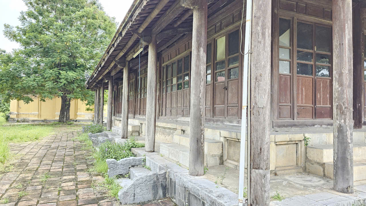 Huế: Cận cảnh di t&iacute;ch Quốc Tử Gi&aacute;m trước ng&agrave;y được tr&ugrave;ng tu- Ảnh 14.