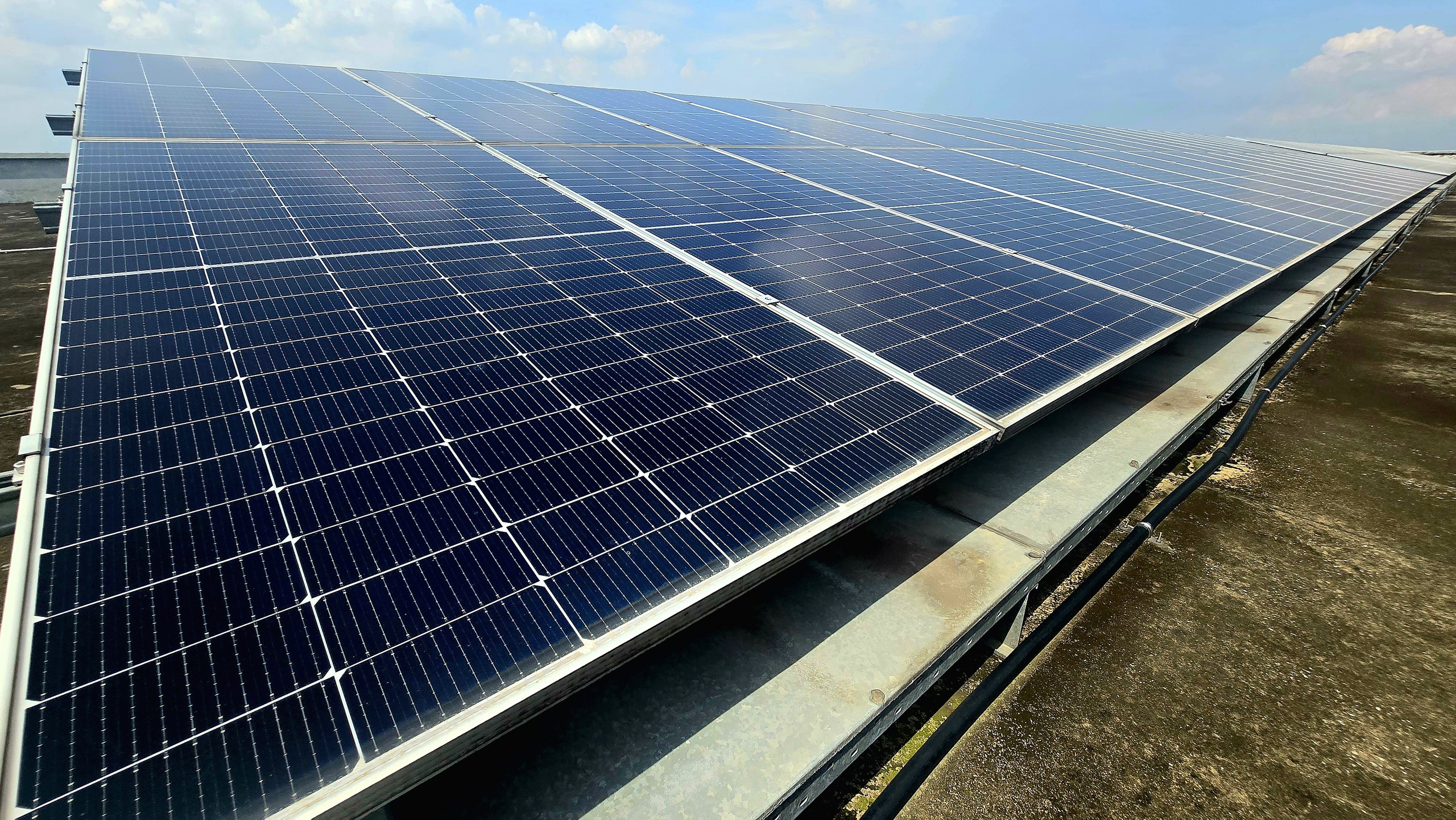 EVN đề xuất: Lắp đặt điện mặt trời m&aacute;i nh&agrave; kh&ocirc;ng đăng k&yacute; l&agrave; vi phạm- Ảnh 1.