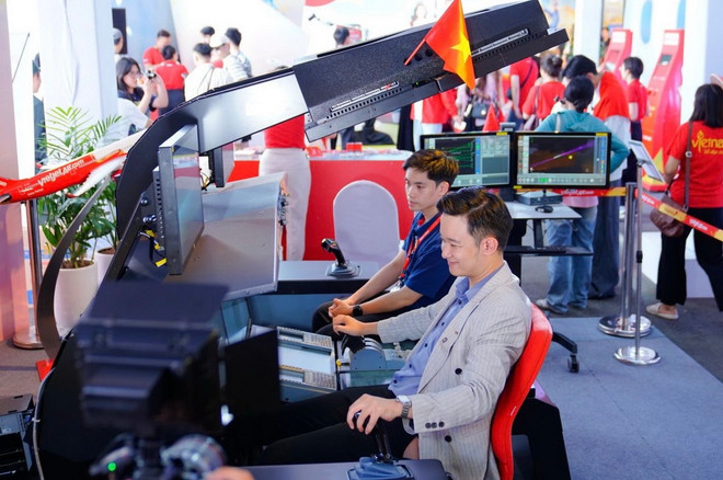 Triển l&atilde;m &ldquo;Kh&aacute;t vọng bầu trời&rdquo; vẫn h&uacute;t kh&aacute;ch sau 12 ng&agrave;y mở cửa- Ảnh 40.