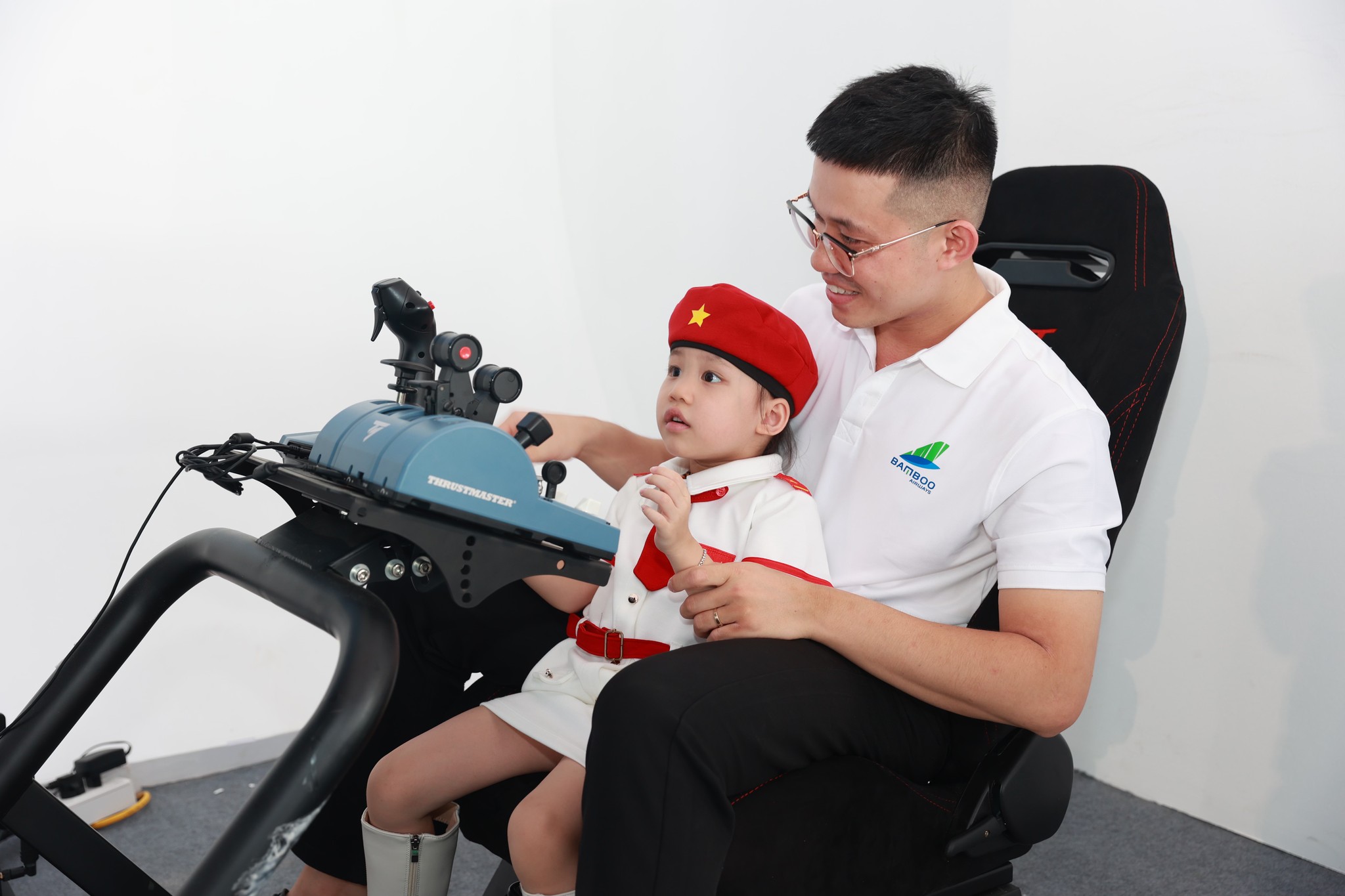 Triển l&atilde;m &ldquo;Kh&aacute;t vọng bầu trời&rdquo; vẫn h&uacute;t kh&aacute;ch sau 12 ng&agrave;y mở cửa- Ảnh 38.