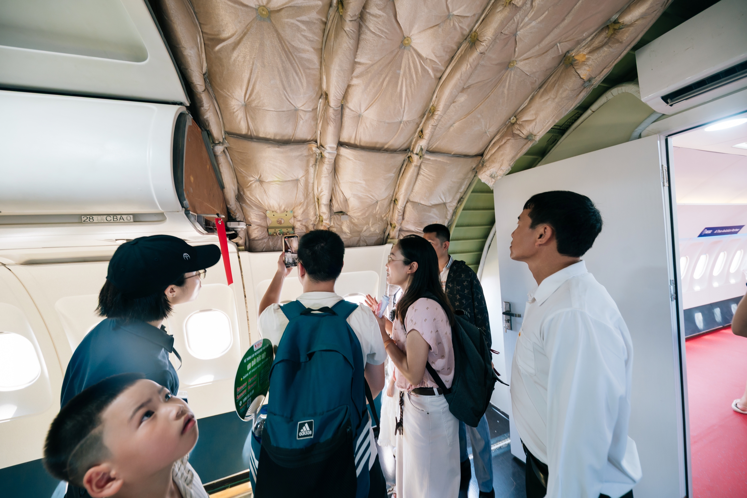 Triển l&atilde;m &ldquo;Kh&aacute;t vọng bầu trời&rdquo; vẫn h&uacute;t kh&aacute;ch sau 12 ng&agrave;y mở cửa- Ảnh 24.