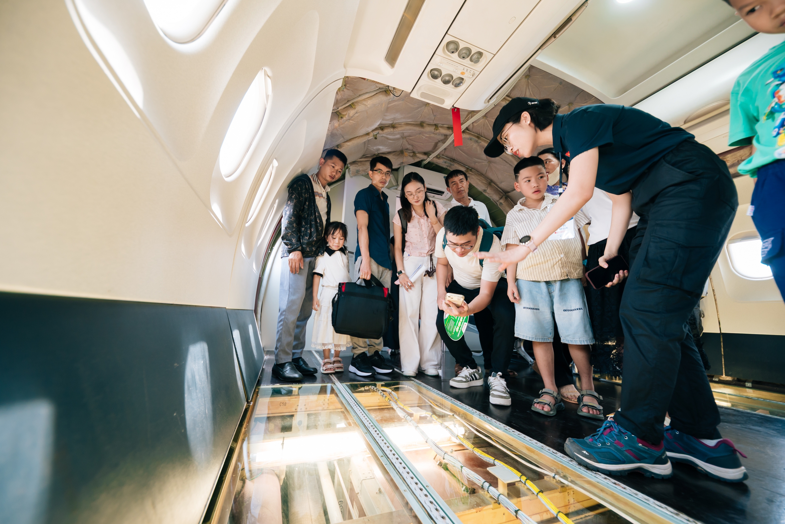 Triển l&atilde;m &ldquo;Kh&aacute;t vọng bầu trời&rdquo; vẫn h&uacute;t kh&aacute;ch sau 12 ng&agrave;y mở cửa- Ảnh 27.