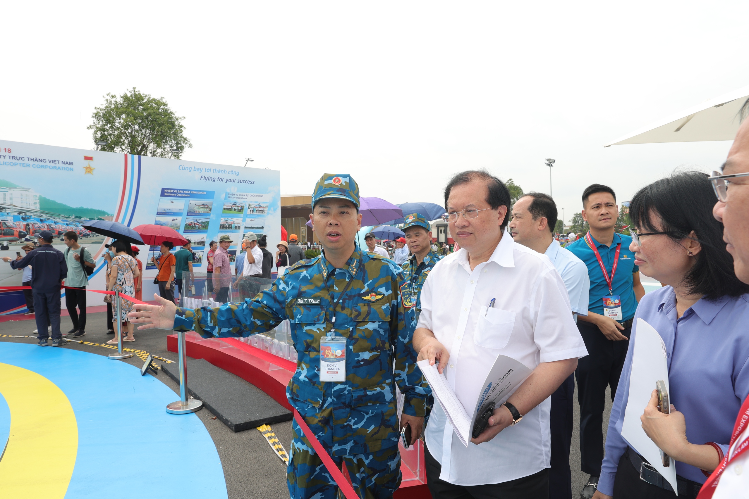 Triển l&atilde;m &ldquo;Kh&aacute;t vọng bầu trời&rdquo; vẫn h&uacute;t kh&aacute;ch sau 12 ng&agrave;y mở cửa- Ảnh 5.