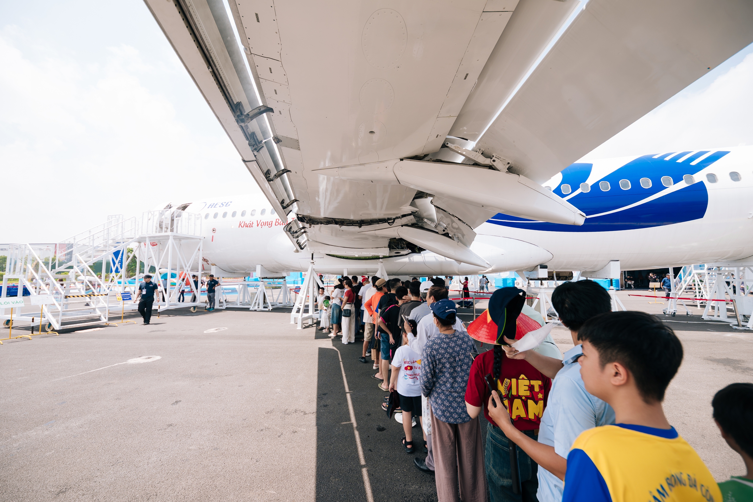 Triển l&atilde;m &ldquo;Kh&aacute;t vọng bầu trời&rdquo; vẫn h&uacute;t kh&aacute;ch sau 12 ng&agrave;y mở cửa- Ảnh 19.