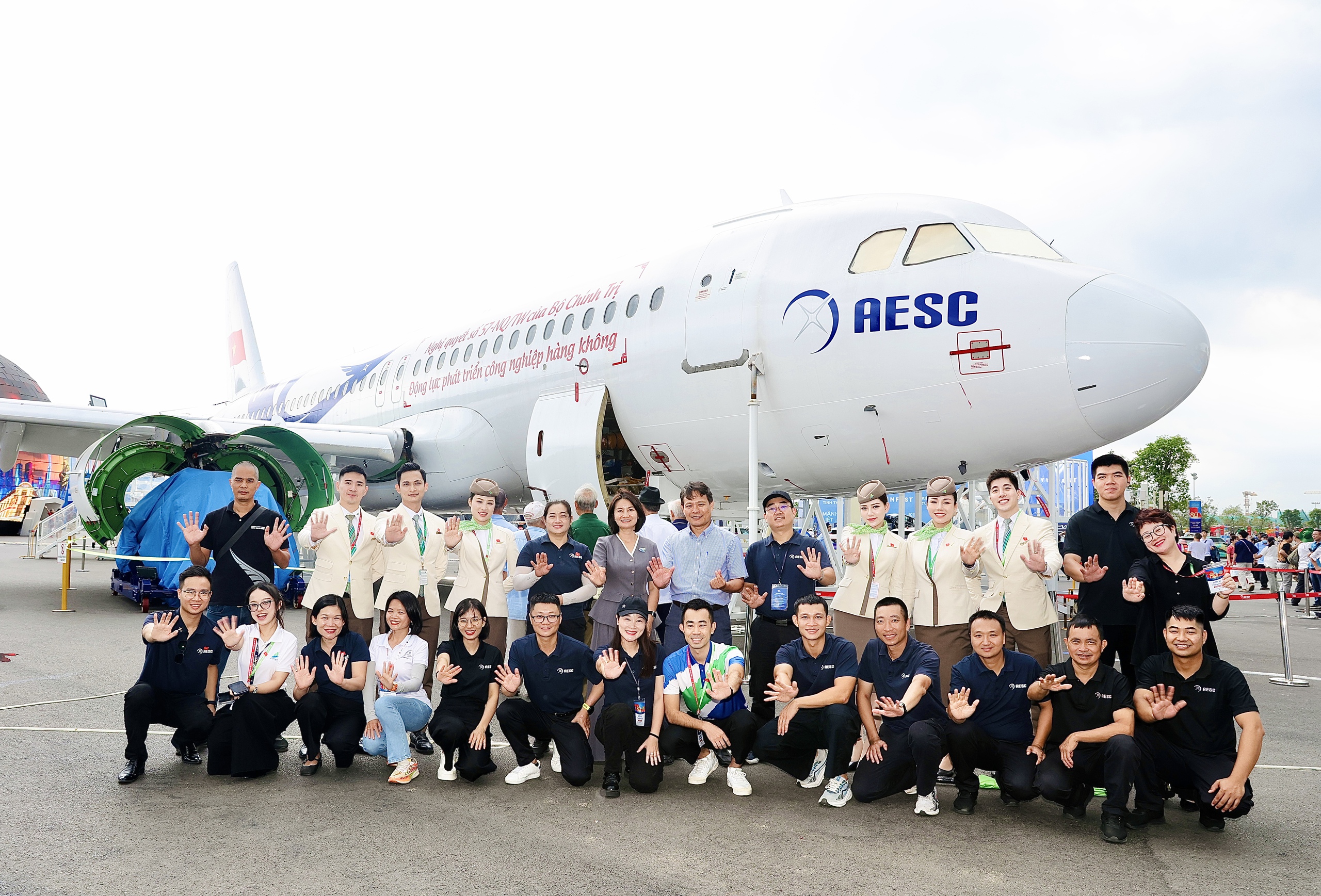 Triển l&atilde;m &ldquo;Kh&aacute;t vọng bầu trời&rdquo; vẫn h&uacute;t kh&aacute;ch sau 12 ng&agrave;y mở cửa- Ảnh 51.