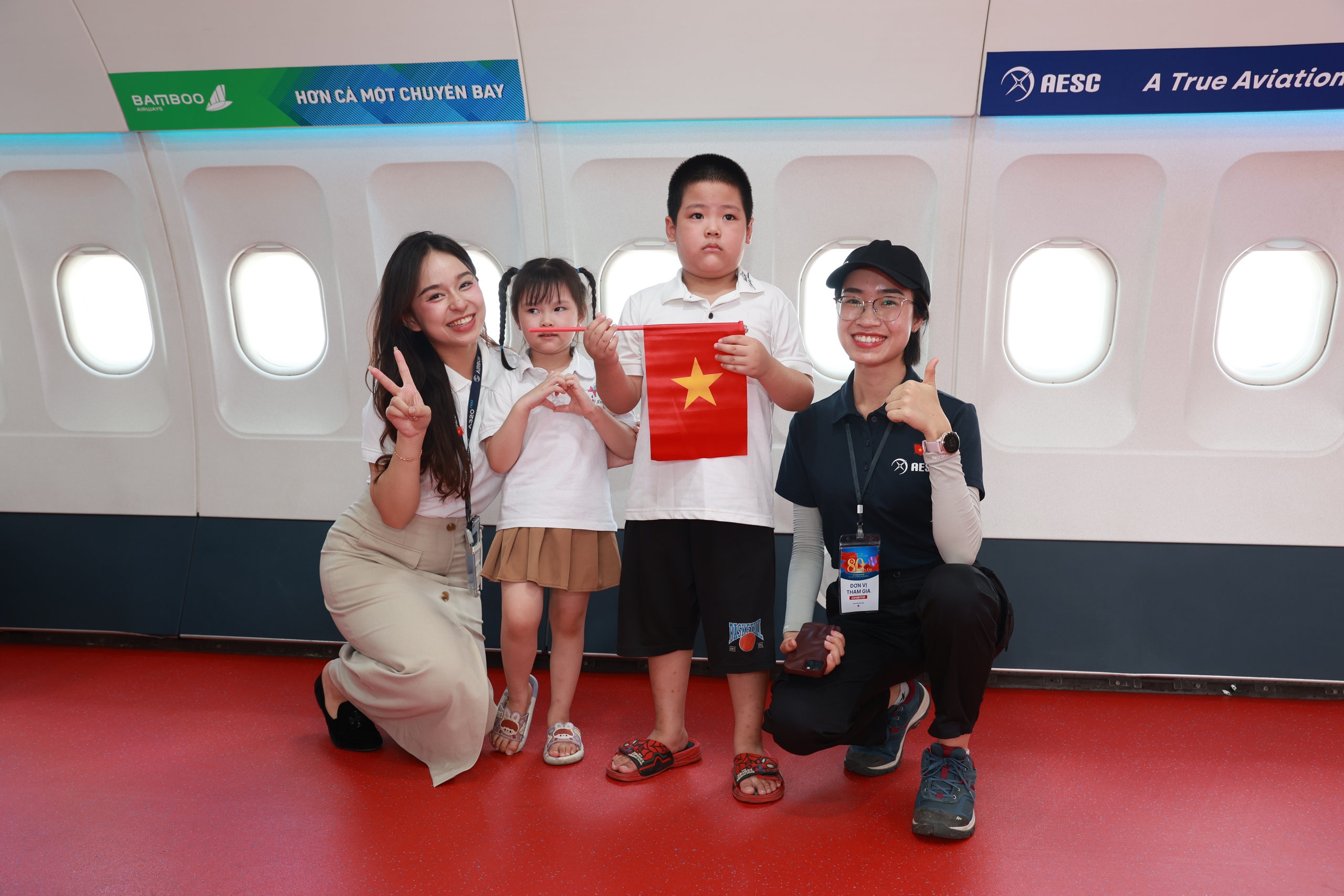 Triển l&atilde;m &ldquo;Kh&aacute;t vọng bầu trời&rdquo; vẫn h&uacute;t kh&aacute;ch sau 12 ng&agrave;y mở cửa- Ảnh 26.