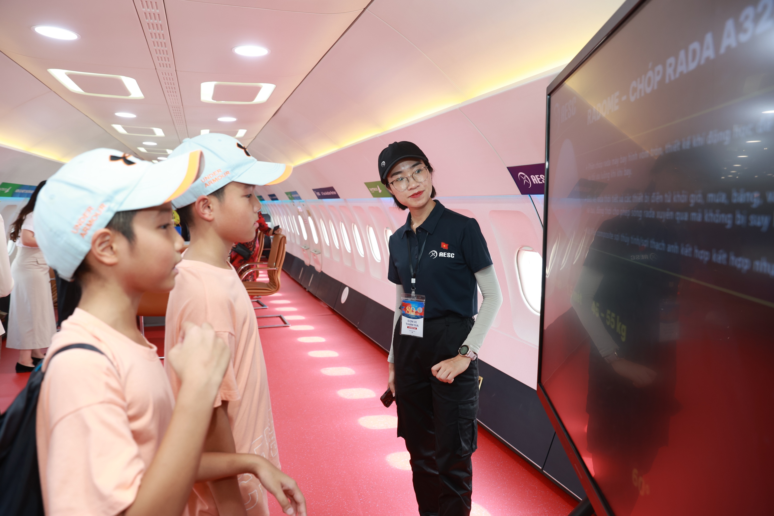 Triển l&atilde;m &ldquo;Kh&aacute;t vọng bầu trời&rdquo; vẫn h&uacute;t kh&aacute;ch sau 12 ng&agrave;y mở cửa- Ảnh 25.