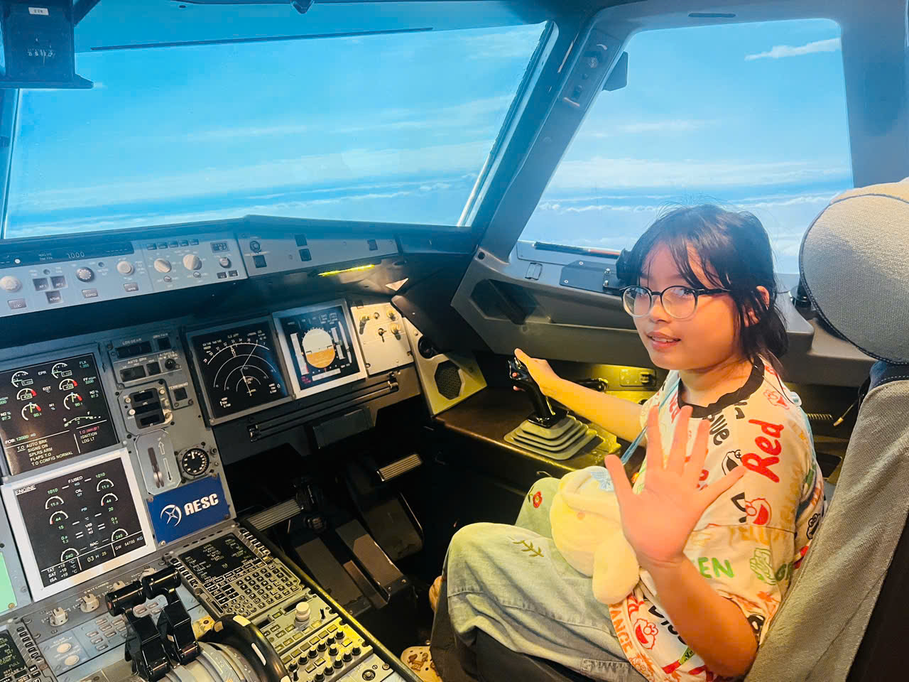 Triển l&atilde;m &ldquo;Kh&aacute;t vọng bầu trời&rdquo; vẫn h&uacute;t kh&aacute;ch sau 12 ng&agrave;y mở cửa- Ảnh 32.