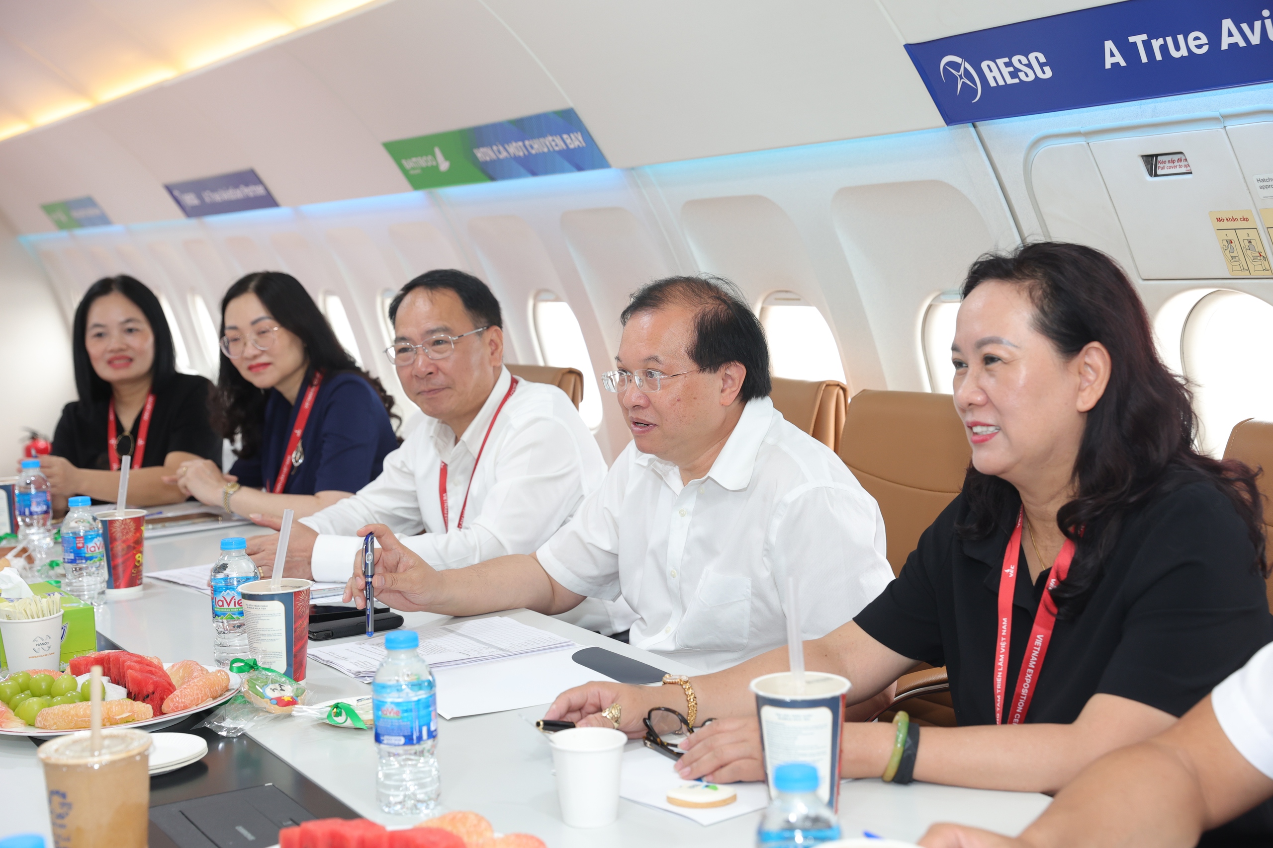 Triển l&atilde;m &ldquo;Kh&aacute;t vọng bầu trời&rdquo; vẫn h&uacute;t kh&aacute;ch sau 12 ng&agrave;y mở cửa- Ảnh 3.