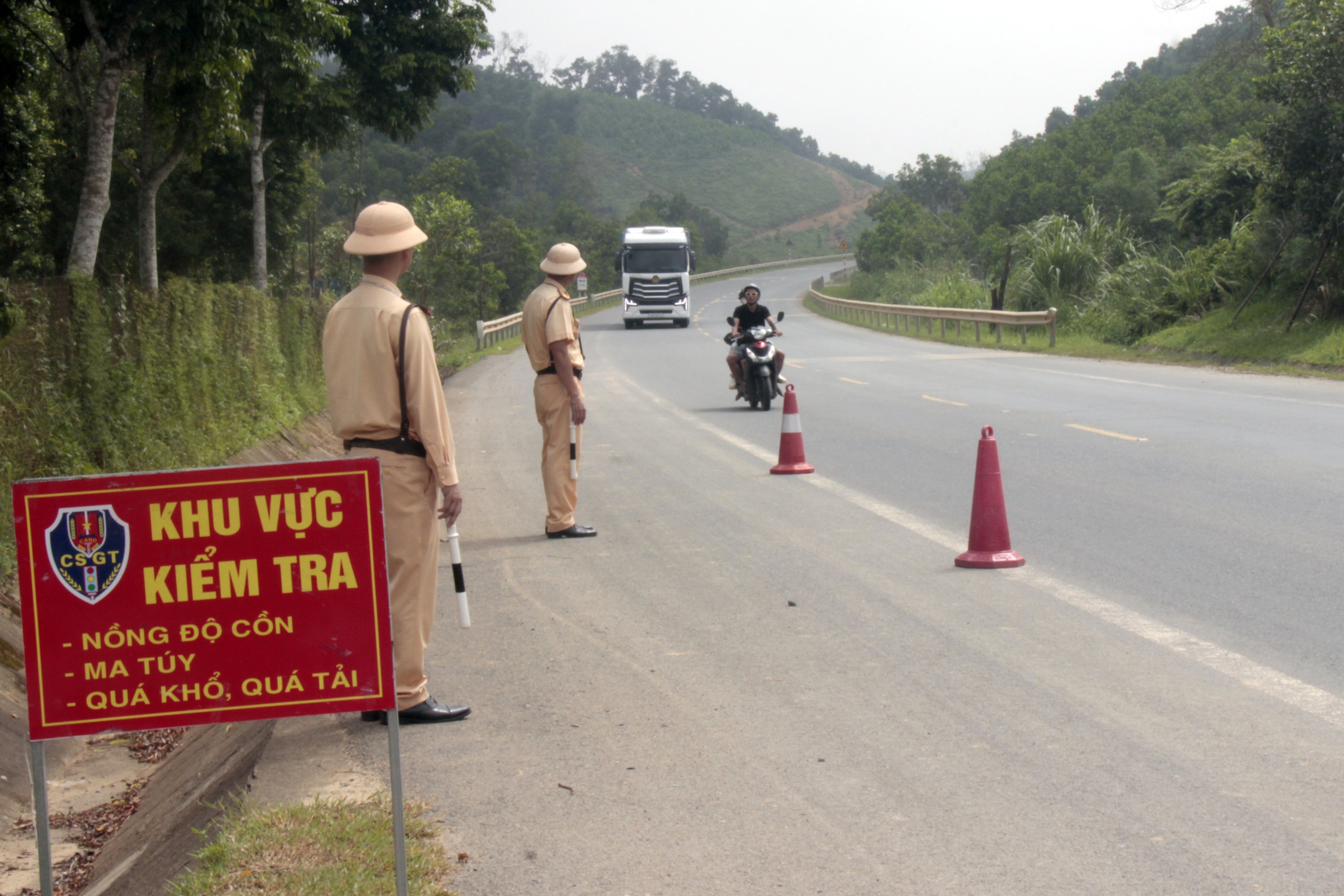 H&agrave; Nội: T&agrave;i xế viện đủ l&yacute; do khi bị lập bi&ecirc;n bản vi phạm tốc độ- Ảnh 2.