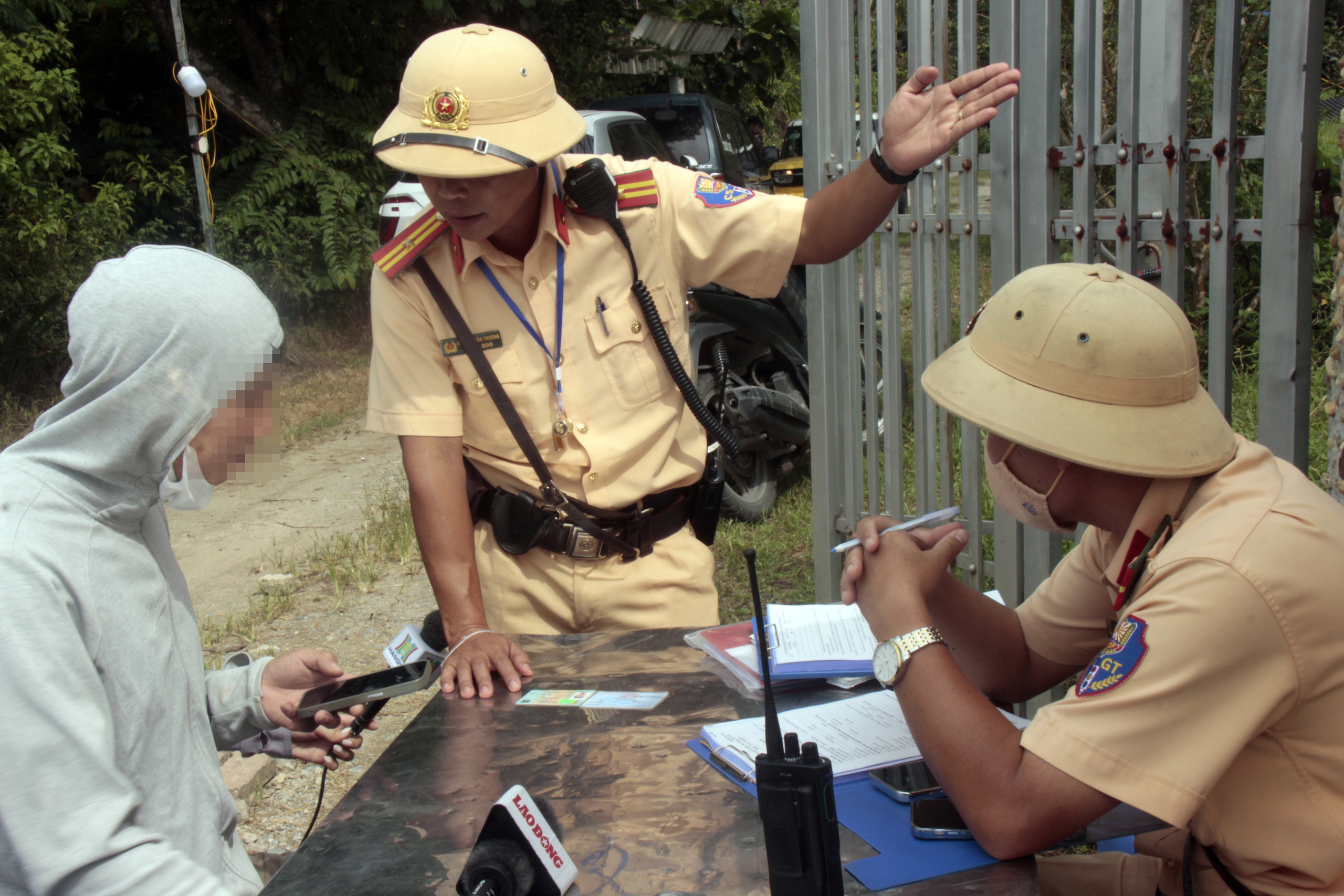 H&agrave; Nội: T&agrave;i xế viện đủ l&yacute; do khi bị lập bi&ecirc;n bản vi phạm tốc độ- Ảnh 4.