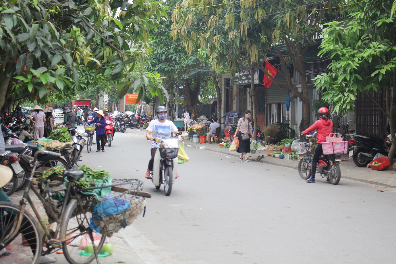 H&agrave; Tĩnh: Dẹp chợ c&oacute;c, chợ tự ph&aacute;t kh&ocirc;ng c&ograve;n l&agrave; chuyện &ldquo;bắt c&oacute;c bỏ dĩa"- Ảnh 1.