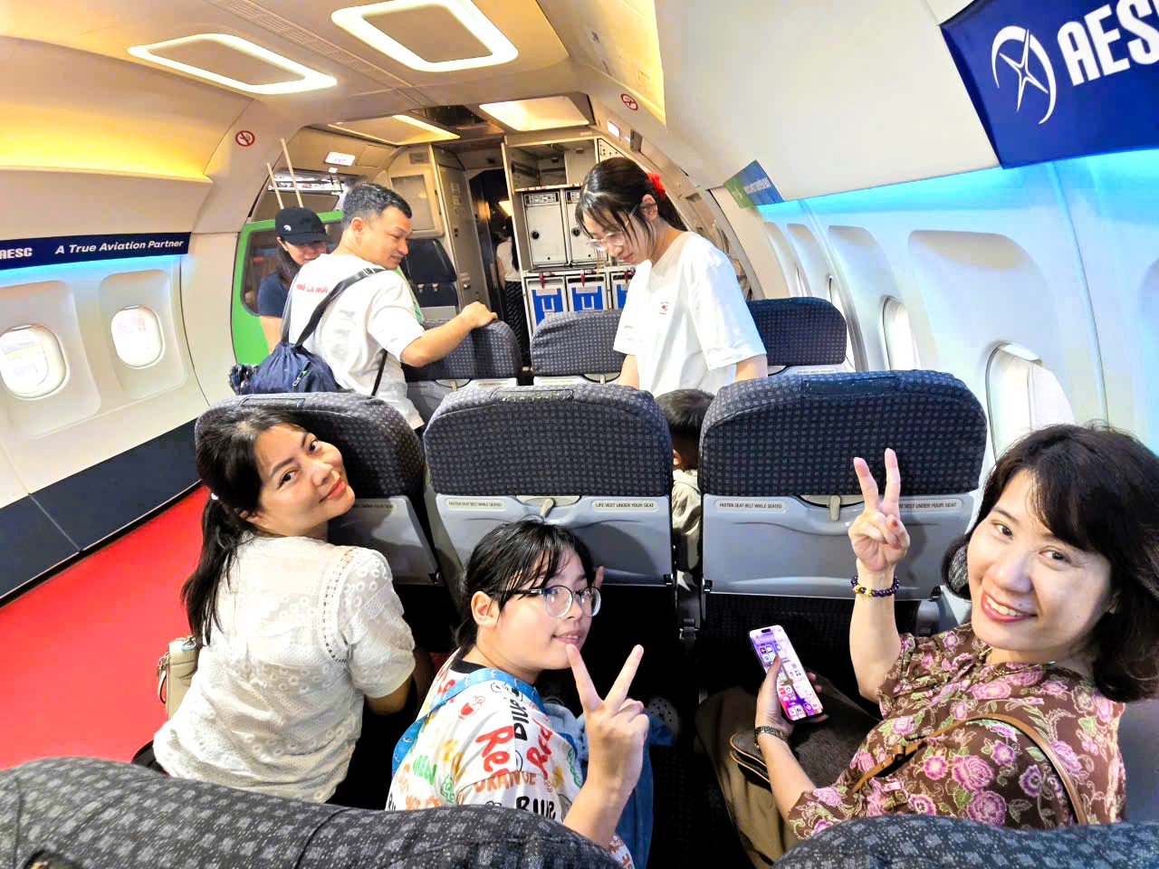 Triển l&atilde;m &ldquo;Kh&aacute;t vọng bầu trời&rdquo; vẫn h&uacute;t kh&aacute;ch sau 12 ng&agrave;y mở cửa- Ảnh 29.