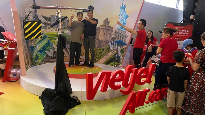 Triển l&atilde;m &ldquo;Kh&aacute;t vọng bầu trời&rdquo; vẫn h&uacute;t kh&aacute;ch sau 12 ng&agrave;y mở cửa- Ảnh 41.