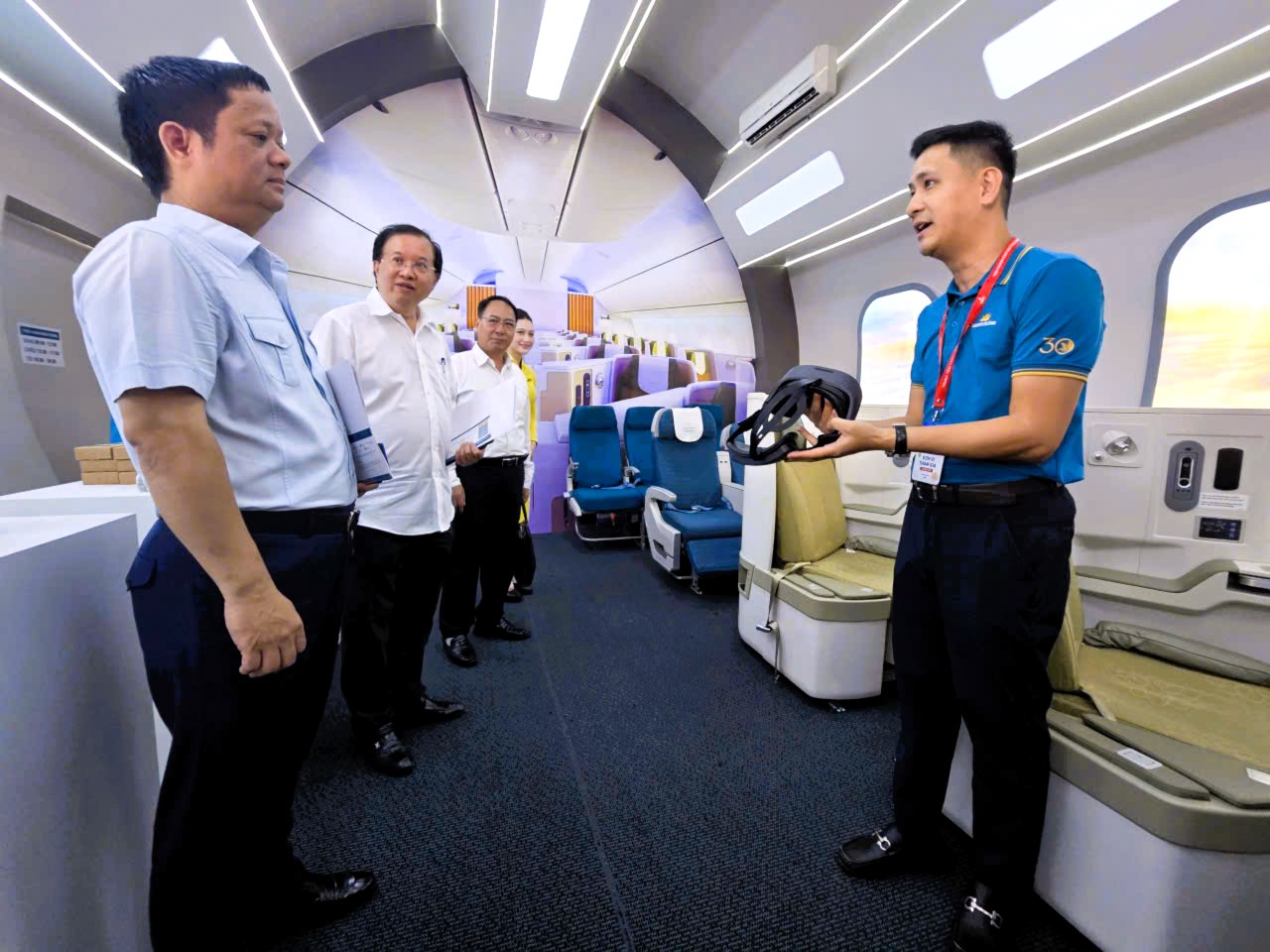 Triển l&atilde;m &ldquo;Kh&aacute;t vọng bầu trời&rdquo; vẫn h&uacute;t kh&aacute;ch sau 12 ng&agrave;y mở cửa- Ảnh 9.