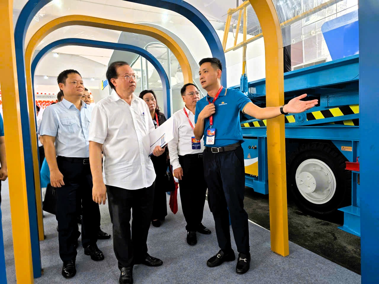 Triển l&atilde;m &ldquo;Kh&aacute;t vọng bầu trời&rdquo; vẫn h&uacute;t kh&aacute;ch sau 12 ng&agrave;y mở cửa- Ảnh 8.