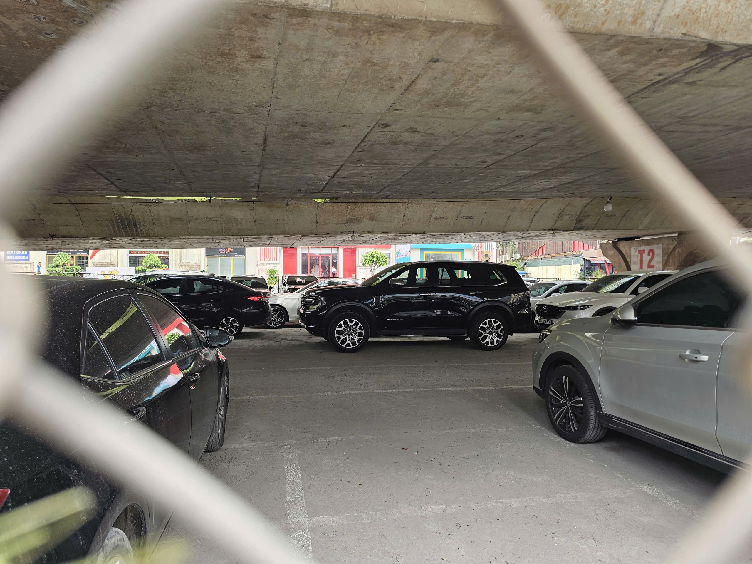 Sau vụ ch&aacute;y dưới gầm cầu Vĩnh Tuy, 3/4 b&atilde;i xe bị "x&oacute;a sổ"- Ảnh 20.