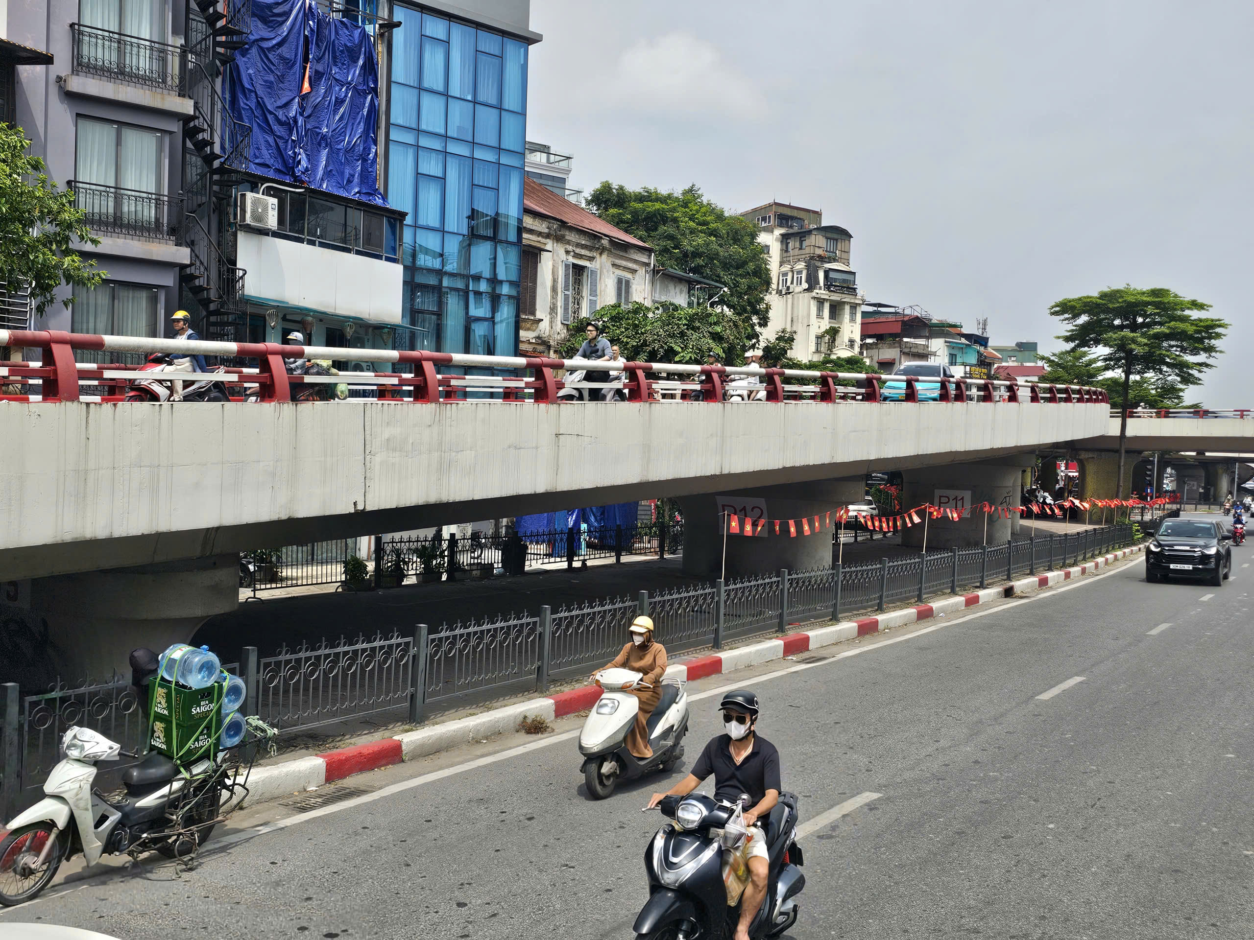 Sau vụ ch&aacute;y dưới gầm cầu Vĩnh Tuy, 3/4 b&atilde;i xe bị "x&oacute;a sổ"- Ảnh 12.