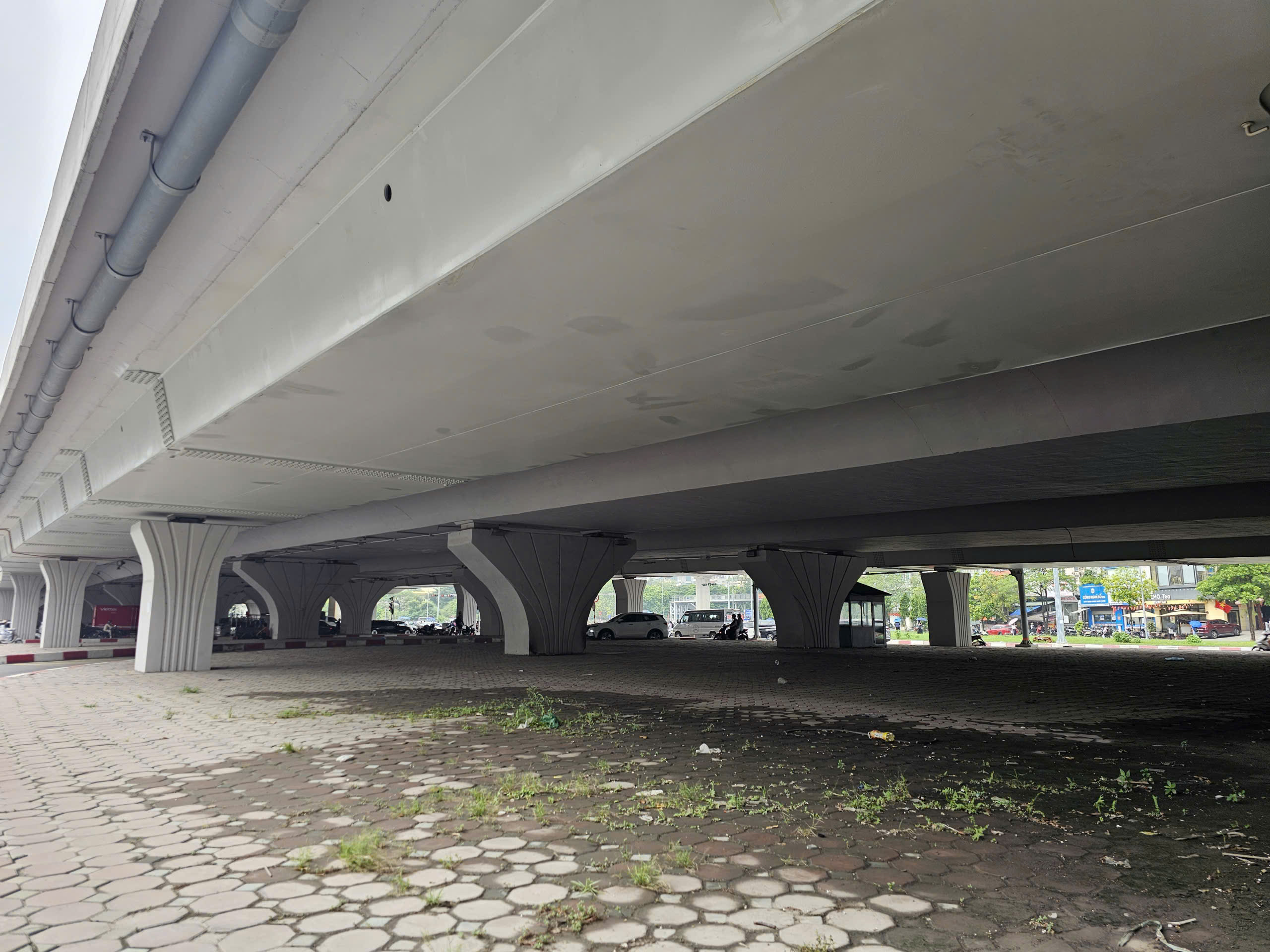 Sau vụ ch&aacute;y dưới gầm cầu Vĩnh Tuy, 3/4 b&atilde;i xe bị "x&oacute;a sổ"- Ảnh 14.