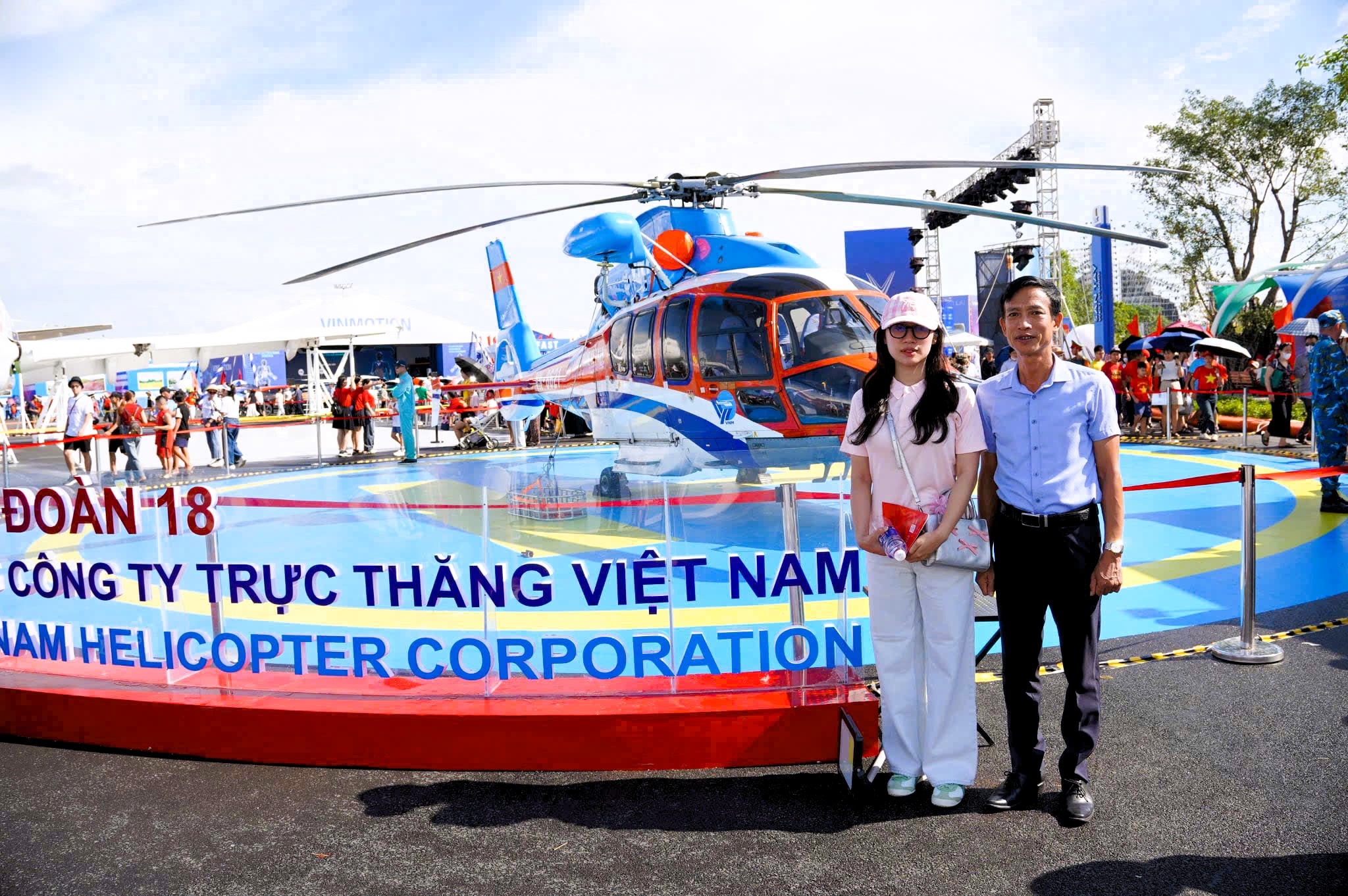 Triển l&atilde;m &ldquo;Kh&aacute;t vọng bầu trời&rdquo; vẫn h&uacute;t kh&aacute;ch sau 12 ng&agrave;y mở cửa- Ảnh 48.