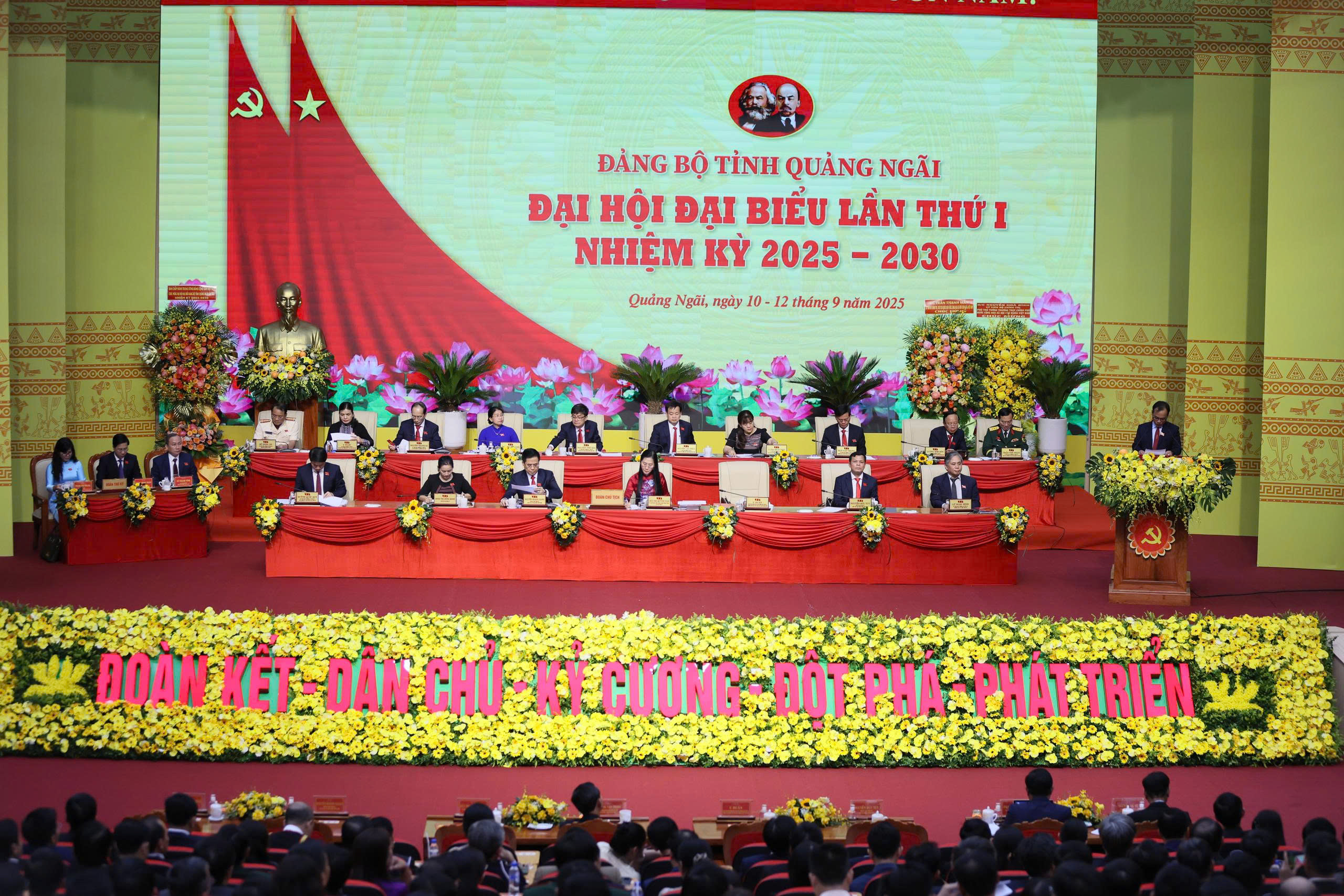 Quảng Ng&atilde;i khai trương Trung t&acirc;m b&aacute;o ch&iacute; Đại hội Đảng bộ tỉnh- Ảnh 4.