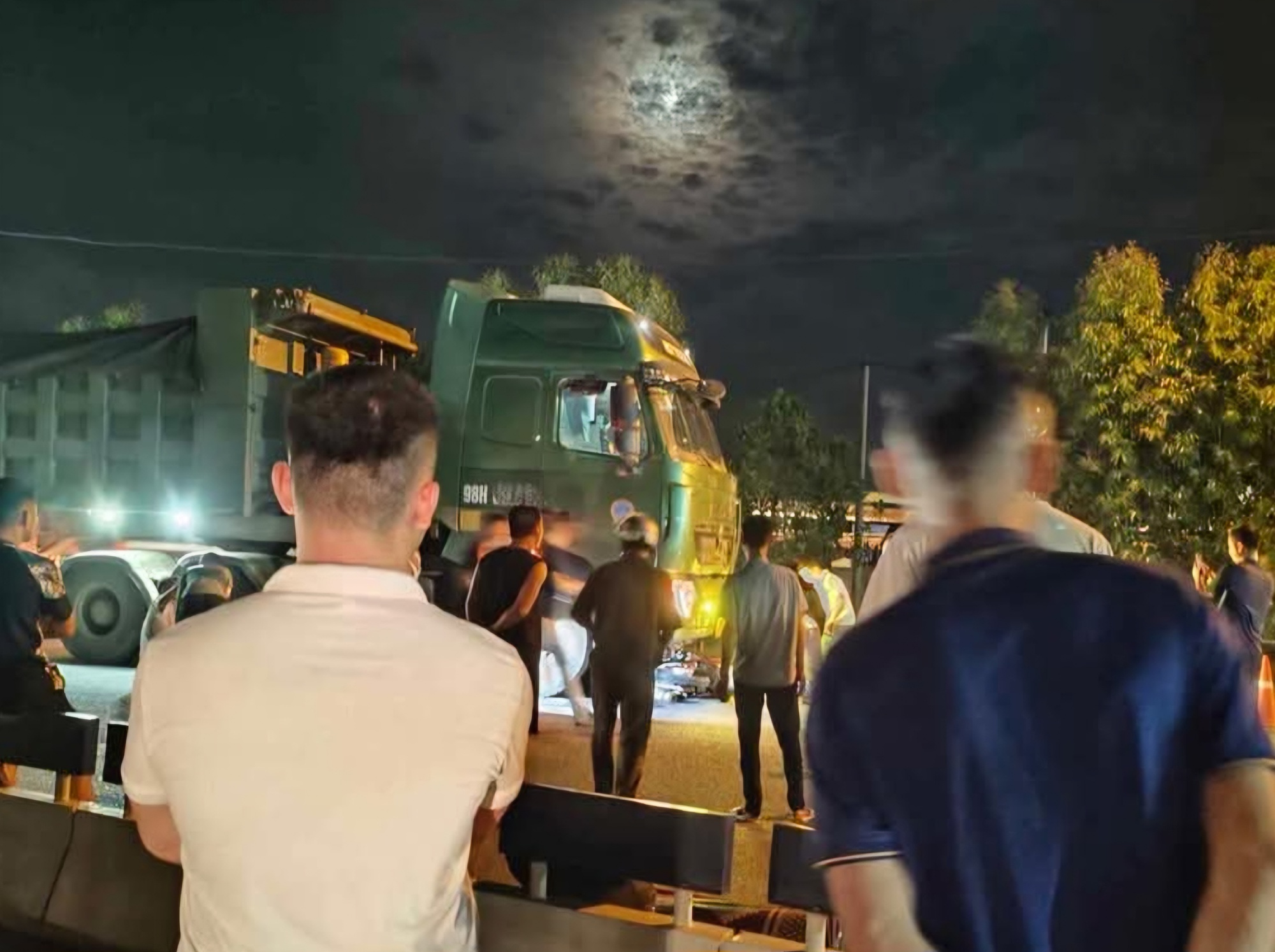 Va chạm xe đầu k&eacute;o, nam thanh ni&ecirc;n Bắc Ninh tử vong thương t&acirc;m- Ảnh 1.