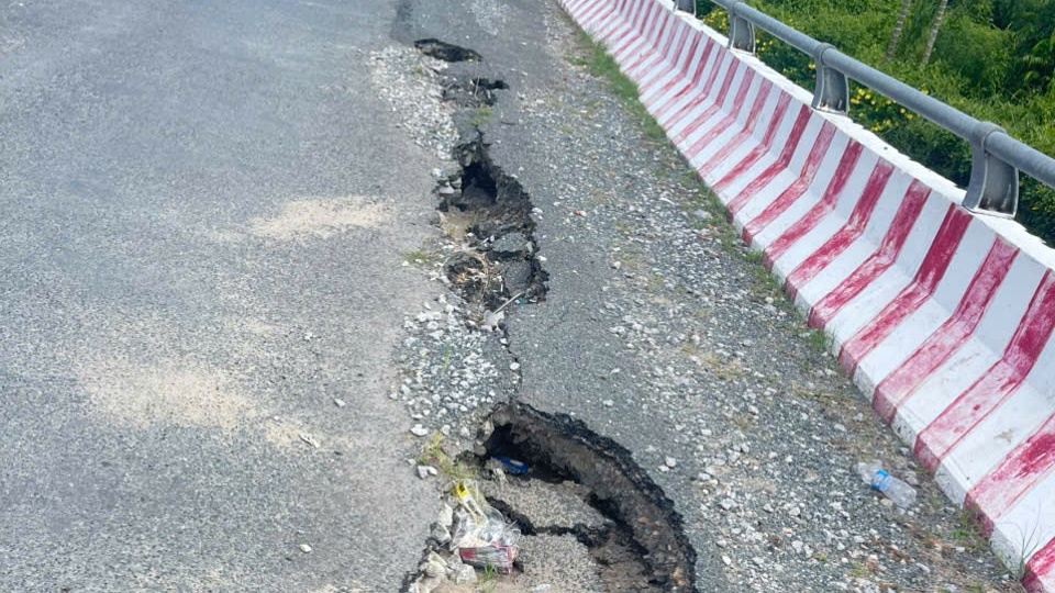 C&agrave; Mau: Khẩn trương khắc phục hư hỏng đường đầu cầu Phước Long 2- Ảnh 2.