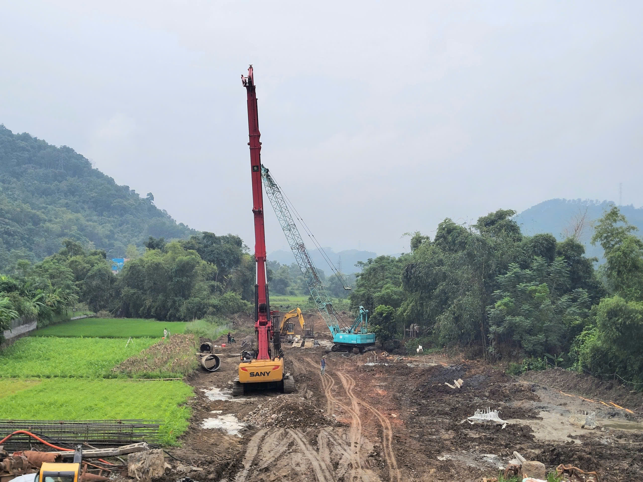 Mặt bằng chưa th&ocirc;ng, cao tốc Chợ Mới - Bắc Kạn lo "lụt" tiến độ- Ảnh 4.