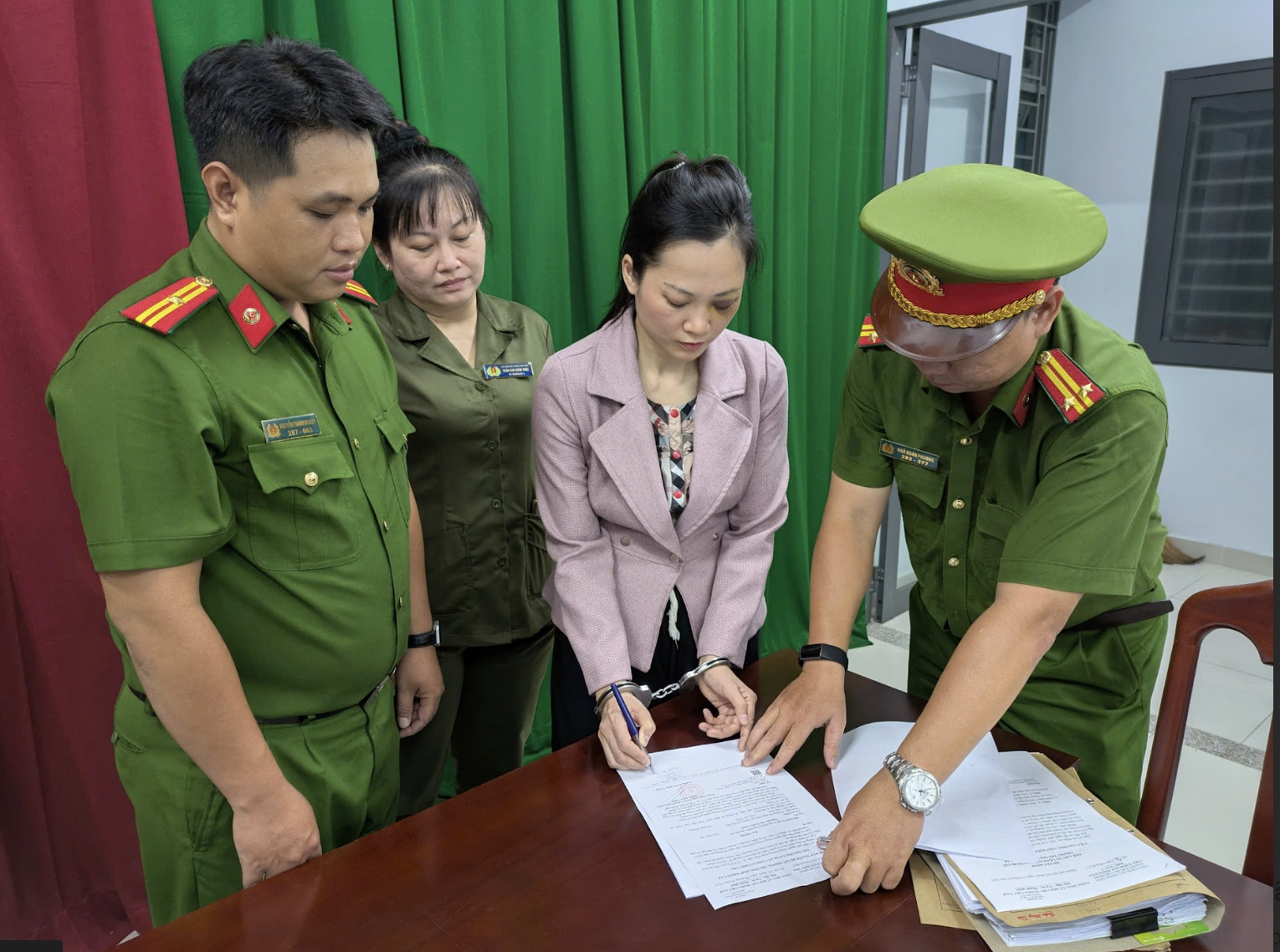 TP.HCM: Bắt khẩn cấp chủ cơ sở nha khoa Tuyết Chinh h&agrave;nh hung kh&aacute;ch h&agrave;ng- Ảnh 2.