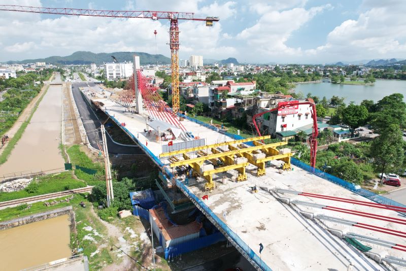 Thanh H&oacute;a: Cầu vượt đường sắt Bắc - Nam tăng tốc về đ&iacute;ch, th&ocirc;ng xe đ&uacute;ng hẹn th&aacute;ng 12- Ảnh 2.