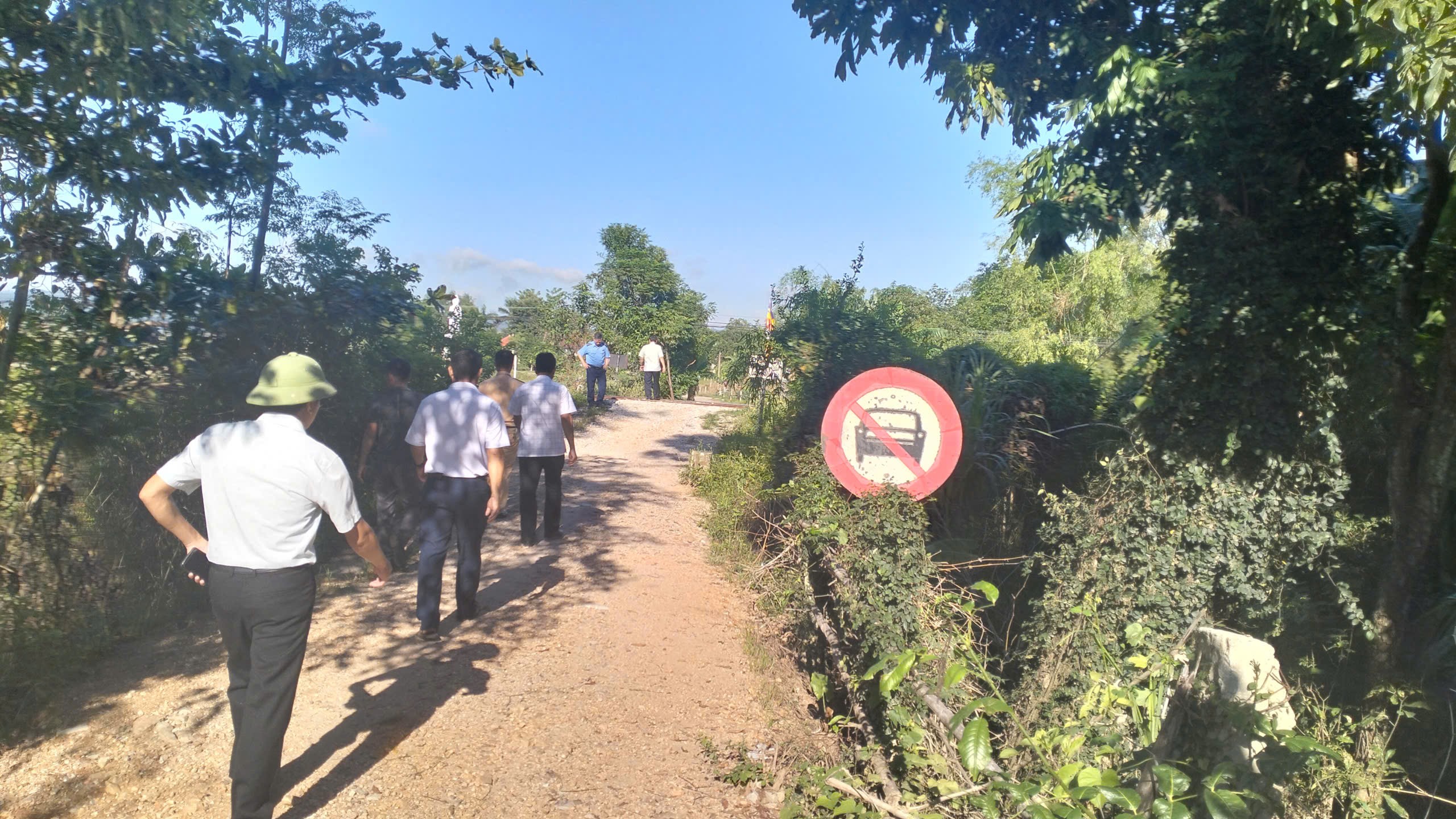 H&agrave;  Tĩnh: Kh&oacute; x&oacute;a bỏ triệt để lối đi tự mở do vướng c&aacute;c quy định về x&acirc;y dựng đường gom- Ảnh 3.