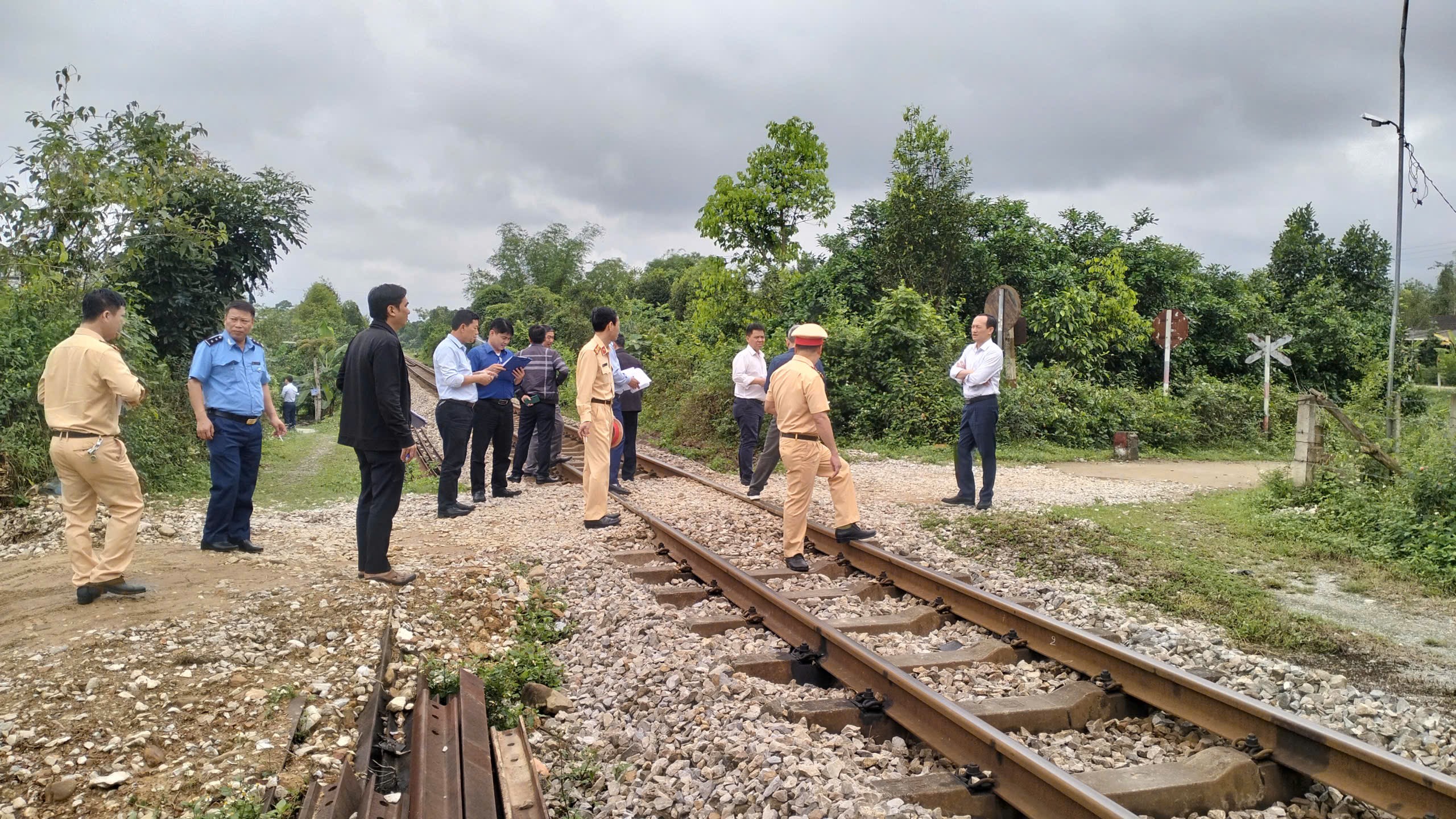 H&agrave;  Tĩnh: Kh&oacute; x&oacute;a bỏ triệt để lối đi tự mở do vướng c&aacute;c quy định về x&acirc;y dựng đường gom- Ảnh 1.