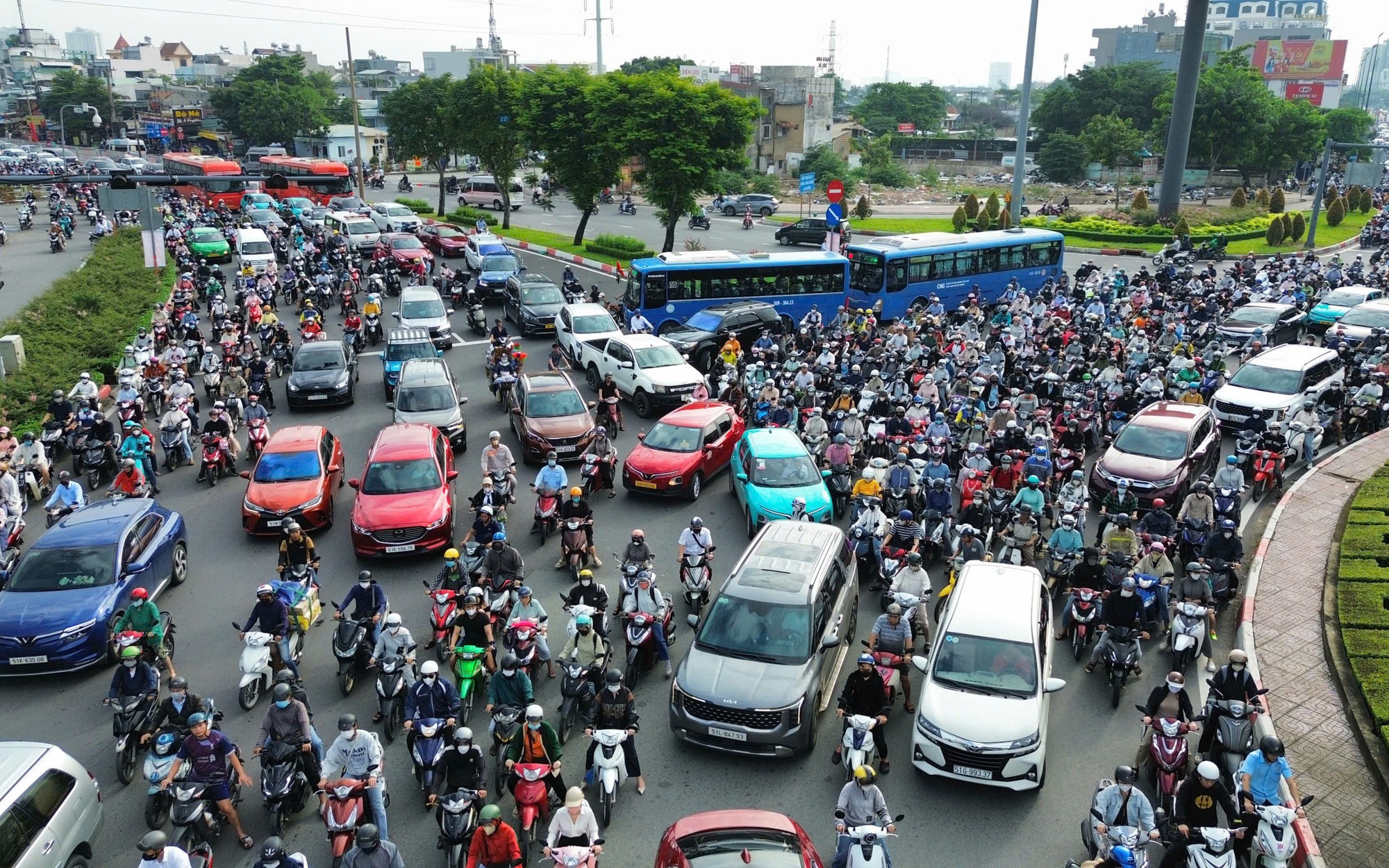 TP.HCM triển khai nhiều giải ph&aacute;p &ldquo;giải cứu&rdquo; &ugrave;n ứ giao th&ocirc;ng quanh cầu B&igrave;nh Triệu 1