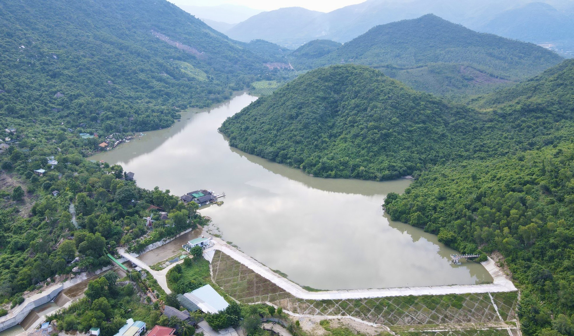 Tập trung th&aacute;o gỡ vướng mắc mặt bằng 4 dự &aacute;n thủy lợi trọng điểm tại Kh&aacute;nh H&ograve;a- Ảnh 1.