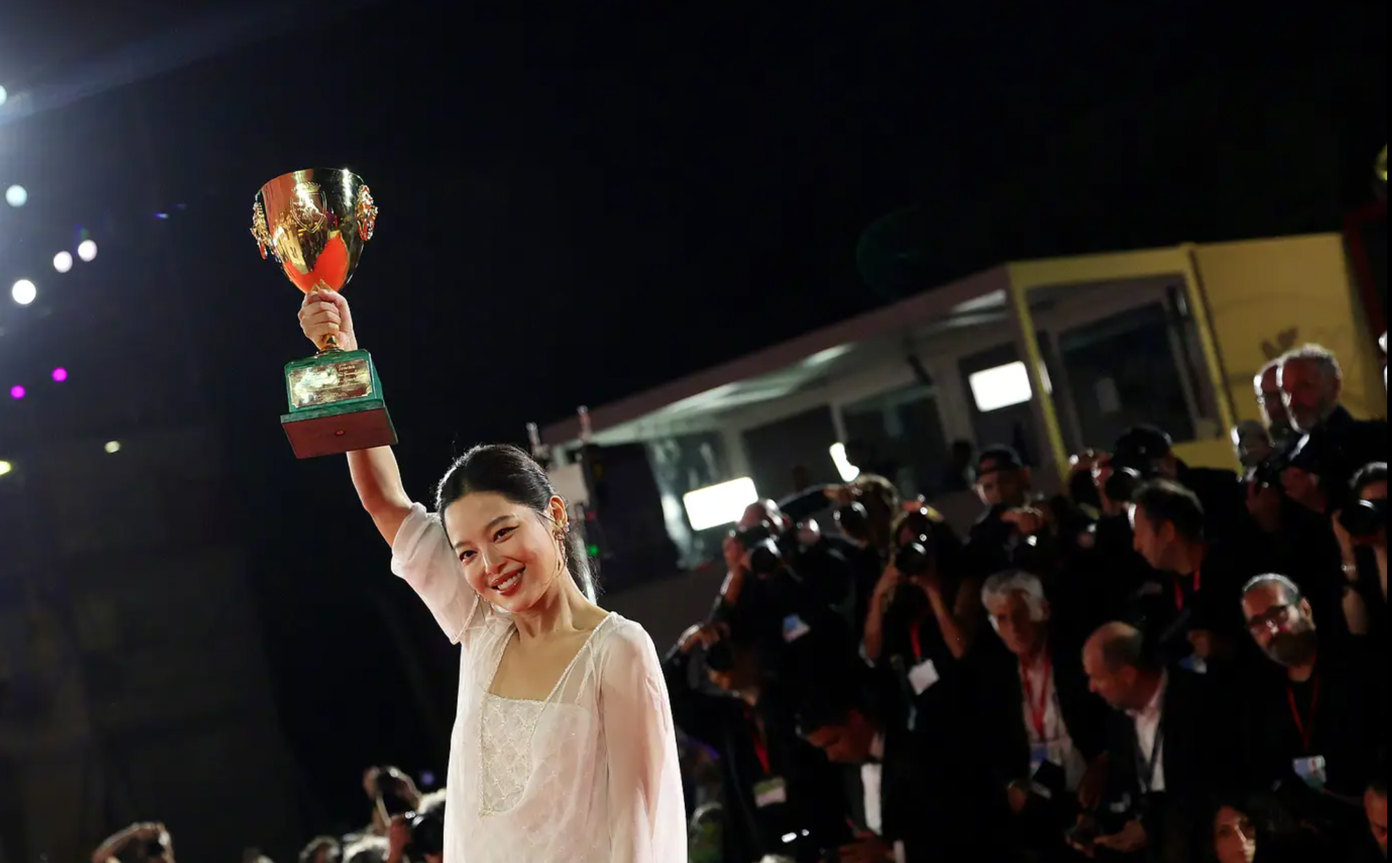 Ban giám khảo tiết lộ hậu trường chấm giải cho Tân Chỉ Lôi ở LHP Cannes- Ảnh 2. Ban giám khảo tiết lộ hậu trường chấm giải cho Tân Chỉ Lôi ở LHP Cannes- Ảnh 2.