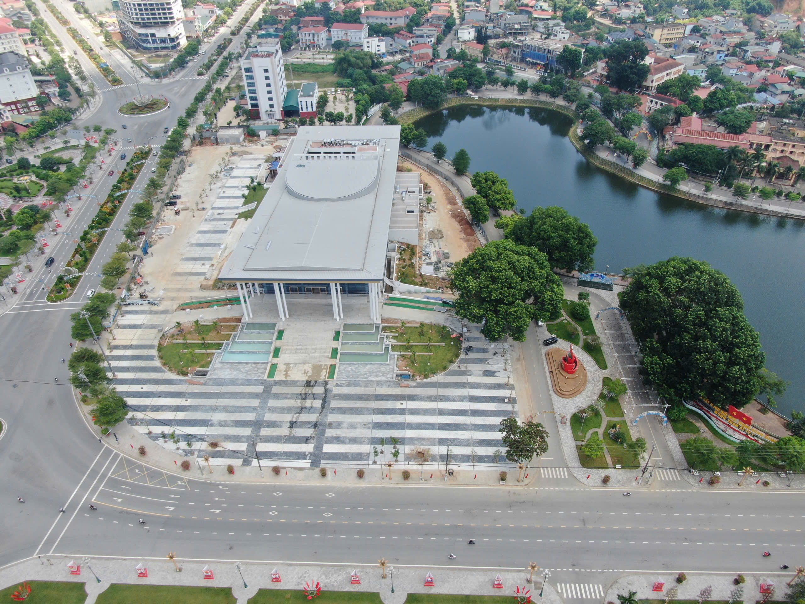 To&agrave;n cảnh Trung t&acirc;m Hội nghị hơn 400 tỷ đồng ở L&agrave;o Cai sắp đưa v&agrave;o sử dụng- Ảnh 7.