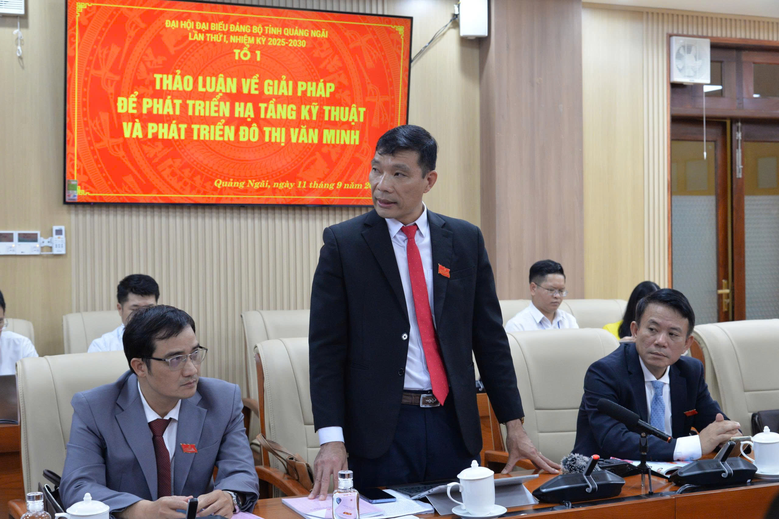 Quảng Ng&atilde;i: Quy hoạch v&agrave; đầu tư hạ tầng phải dự b&aacute;o tốt nhu cầu ph&aacute;t triển- Ảnh 3.