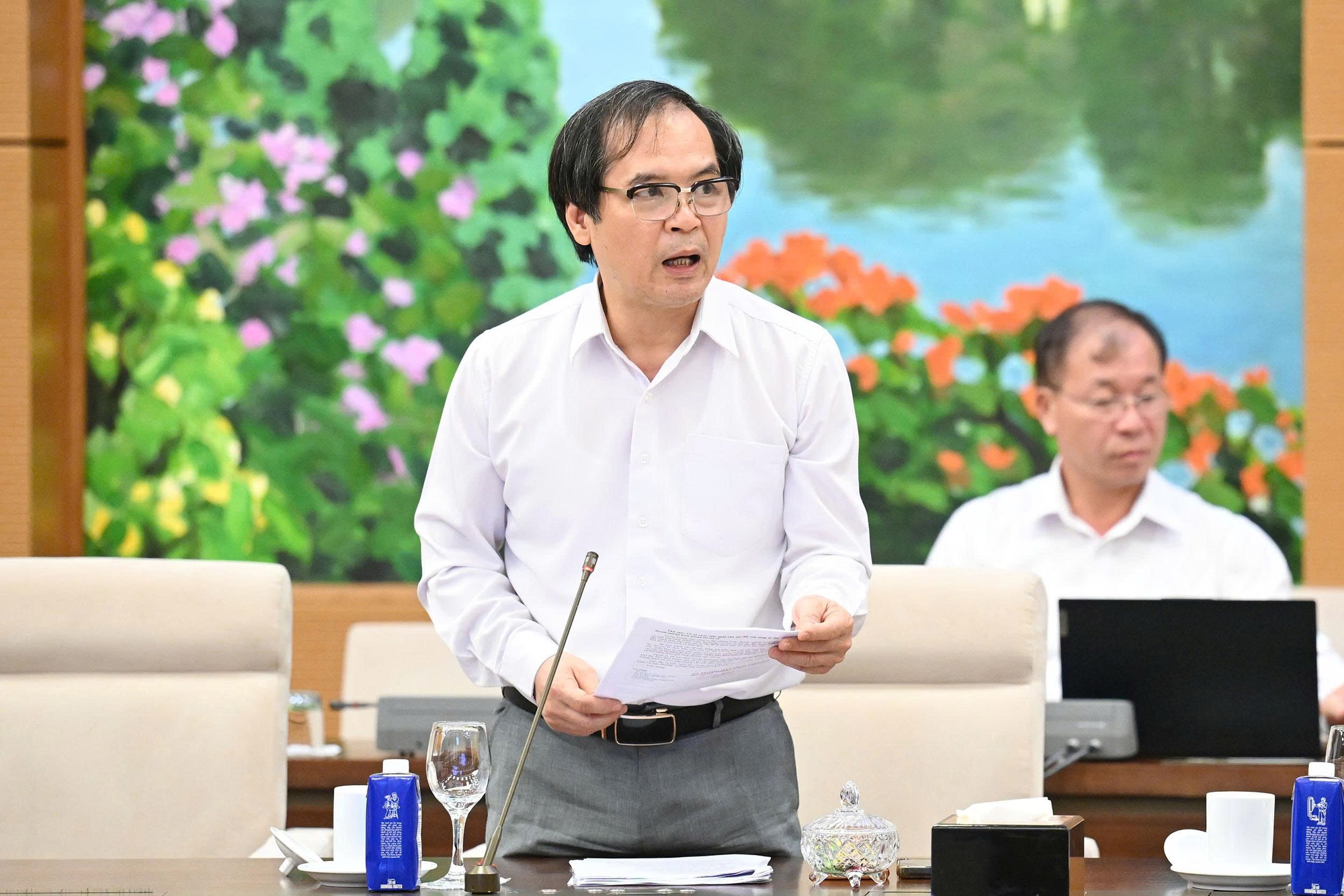 Chủ tịch Quốc hội: Doanh nghiệp đ&atilde; ph&aacute; sản, thủ tục vẫn k&eacute;o d&agrave;i sẽ rất phiền h&agrave;- Ảnh 2.