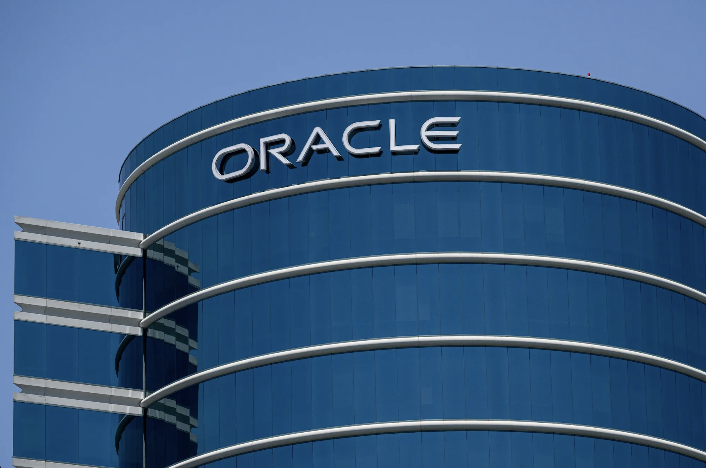 Tỷ ph&uacute; Larry Ellison trở lại đỉnh cao, 48 năm sau khi đồng s&aacute;ng lập Oracle- Ảnh 2.