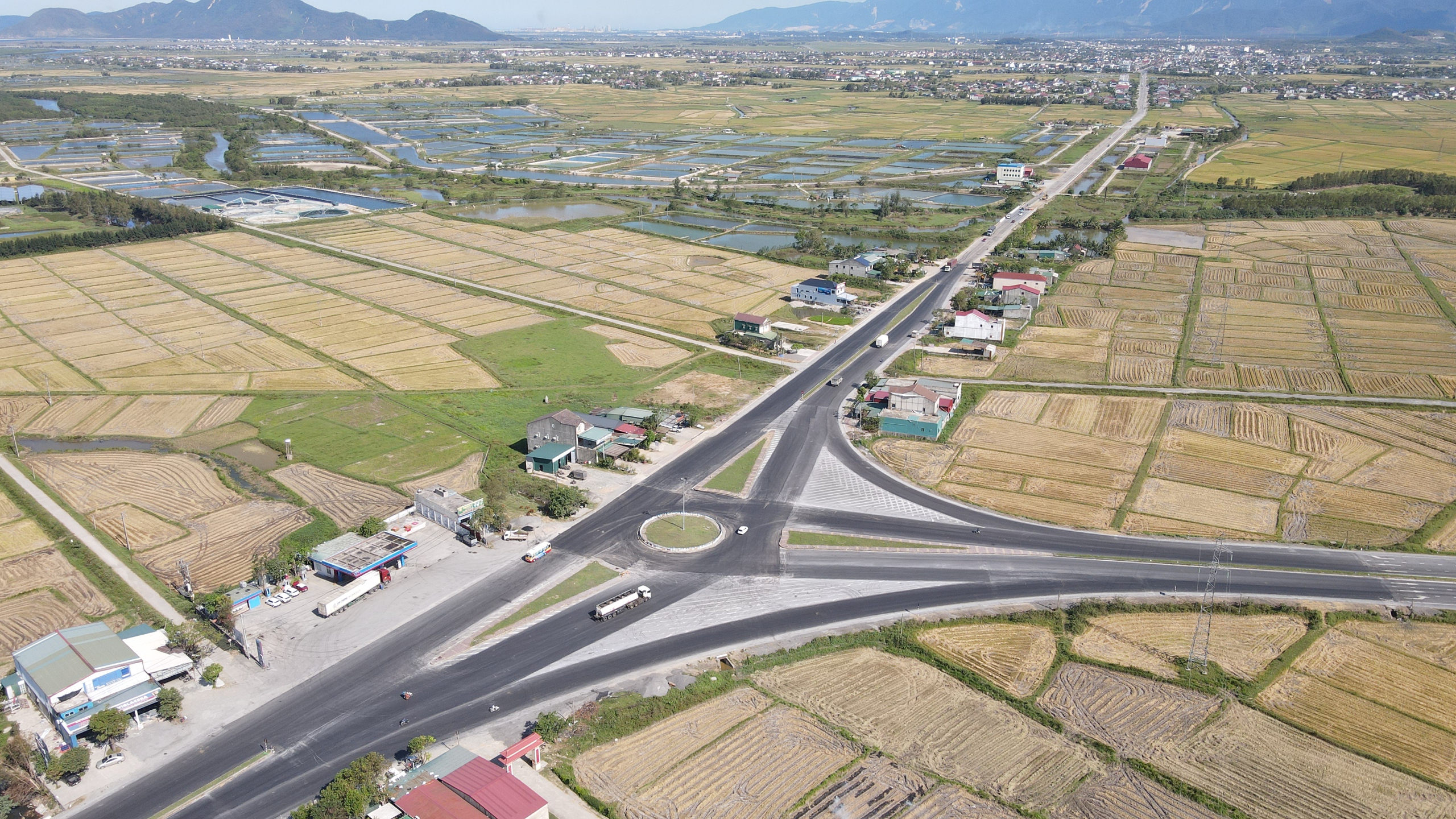 Đẩy nhanh tiến độ sửa chữa, nâng cấp quốc lộ 1 đoạn cửa ngõ phía Nam Hà Tĩnh- Ảnh 1. Đẩy nhanh tiến độ sửa chữa, nâng cấp quốc lộ 1 đoạn cửa ngõ phía Nam Hà Tĩnh- Ảnh 1.